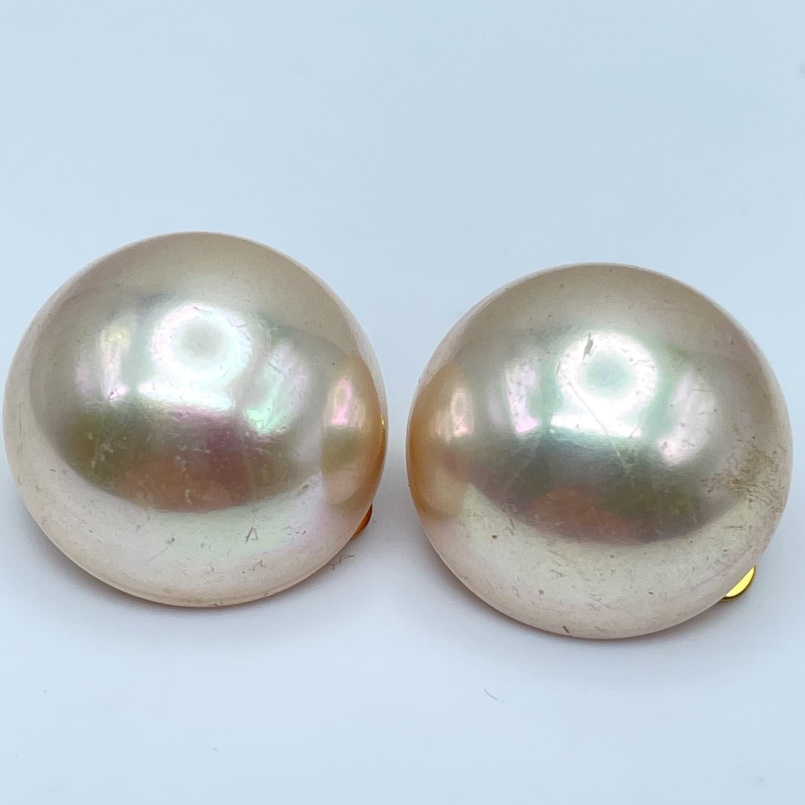 Vintage Y2K Pearl Domed Earrings Gold Tone Retro Boho Women's Classic Jewelry - Image 1