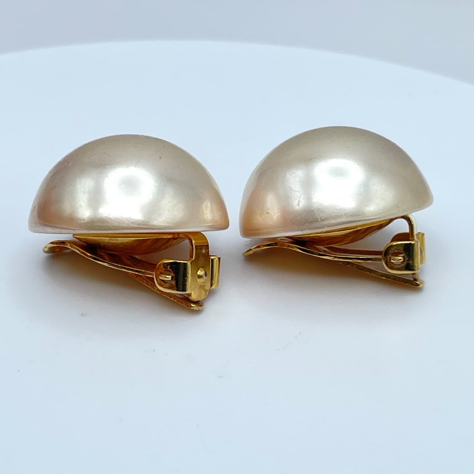 Vintage Y2K Pearl Domed Earrings Gold Tone Retro Boho Women's Classic Jewelry - Thumbnail 3