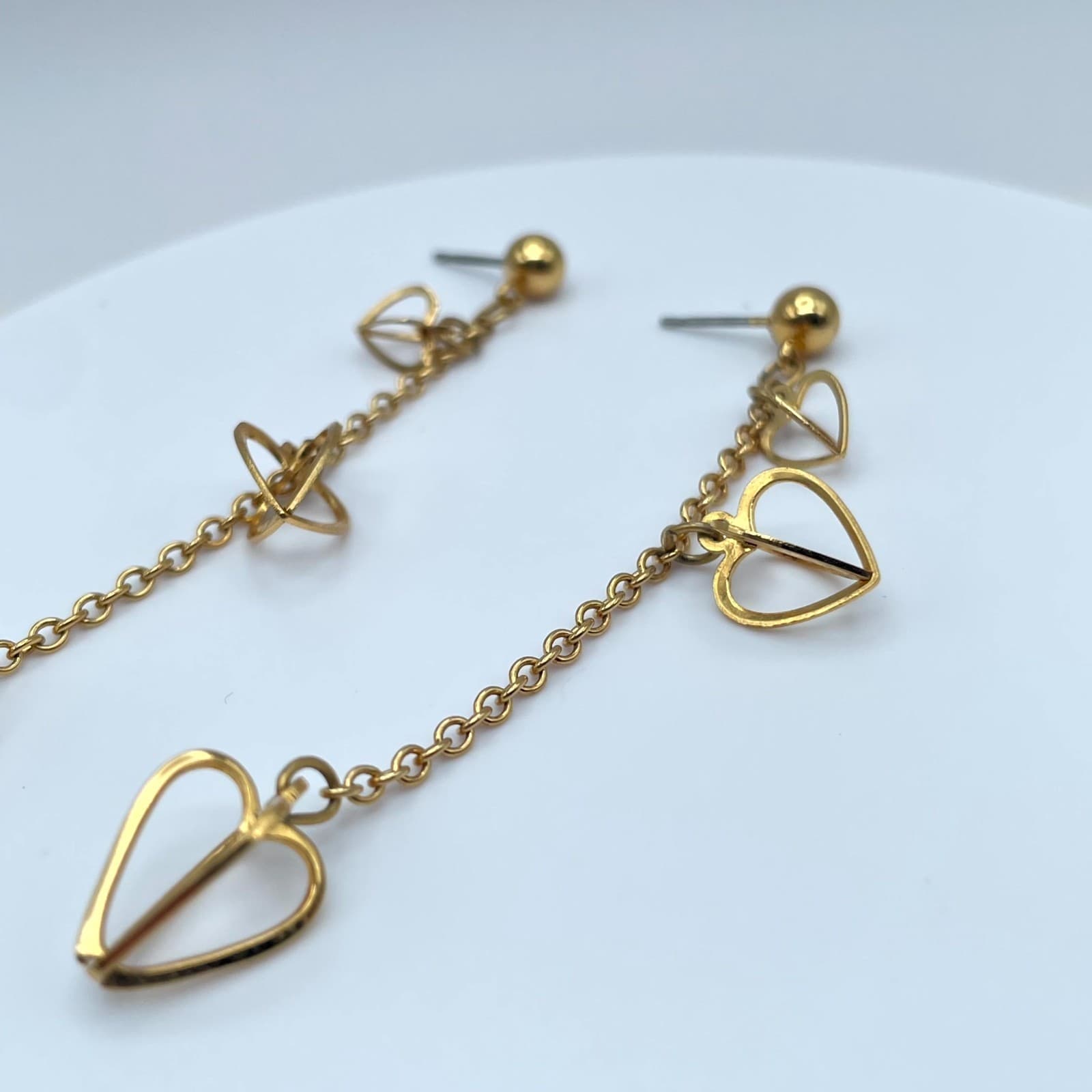 Y2K Gold-Tone Round Link Chain Multiple Heart Shaped Charms Dangle Earrings - Thumbnail 3