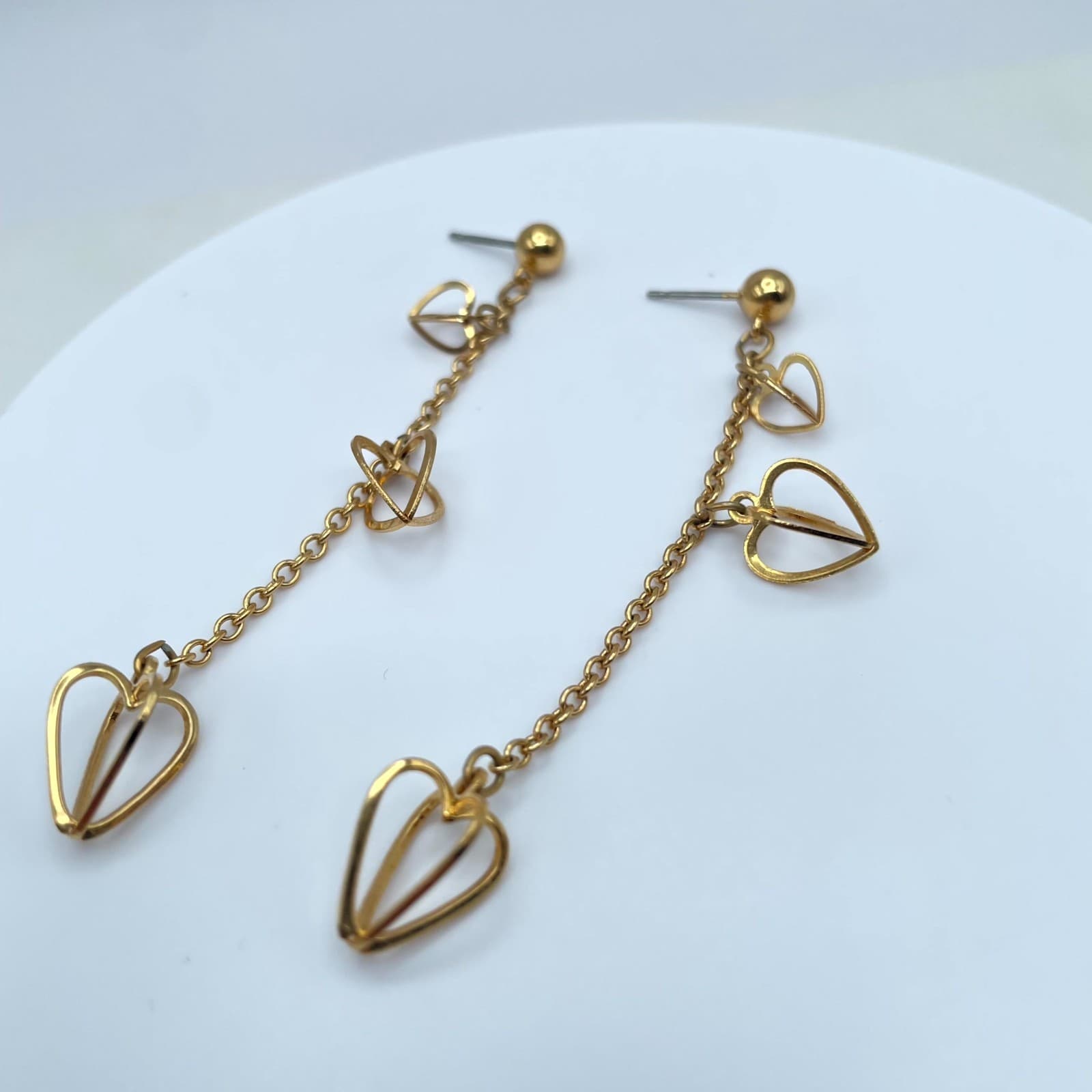 Y2K Gold-Tone Round Link Chain Multiple Heart Shaped Charms Dangle Earrings - Image 1