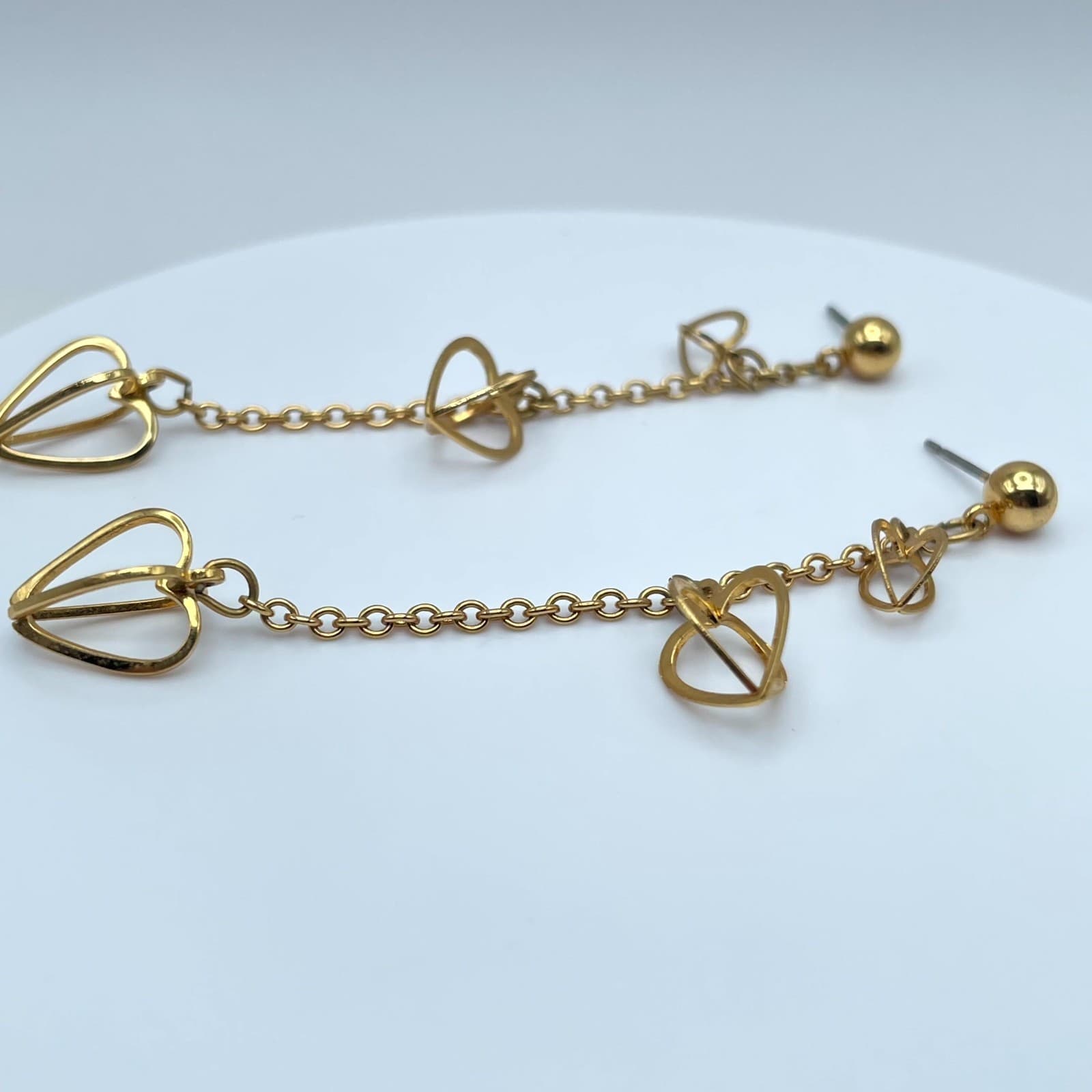 Y2K Gold-Tone Round Link Chain Multiple Heart Shaped Charms Dangle Earrings - Thumbnail 4