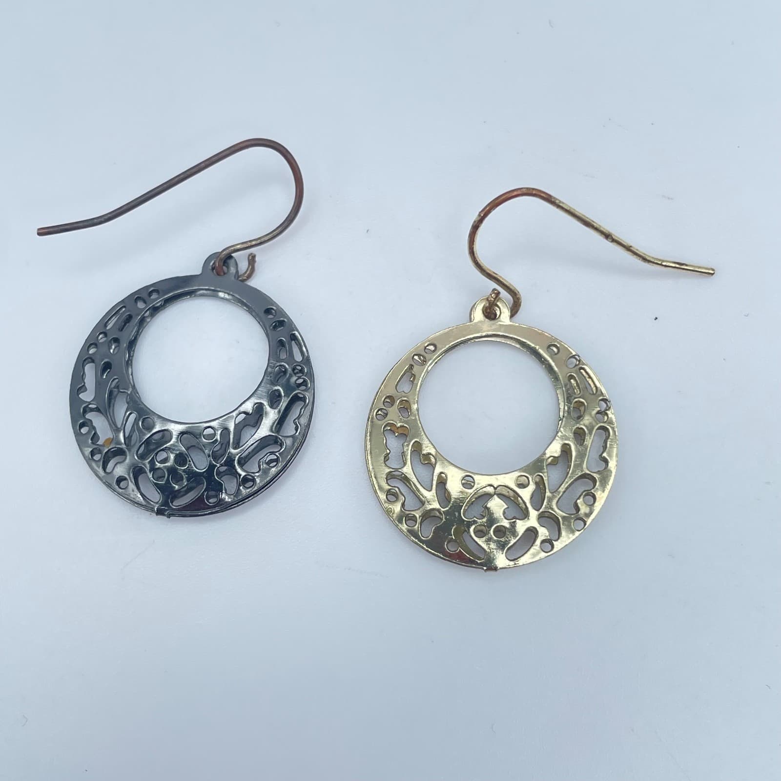 Vintage 90s Openwork Filigree Heart Silver/Gold Tone Dangle Earrings Jewelry - Image 1