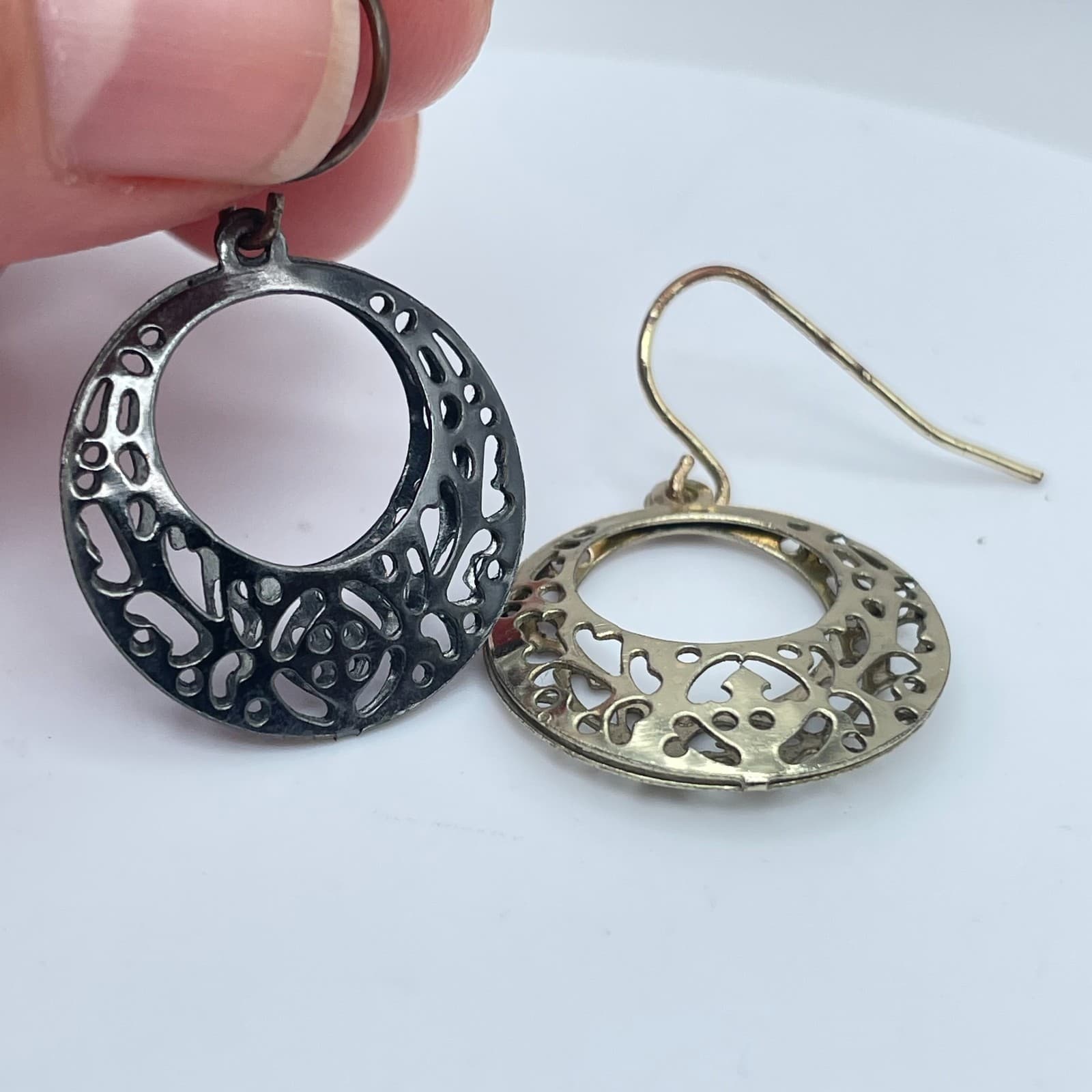 Vintage 90s Openwork Filigree Heart Silver/Gold Tone Dangle Earrings Jewelry - Thumbnail 5