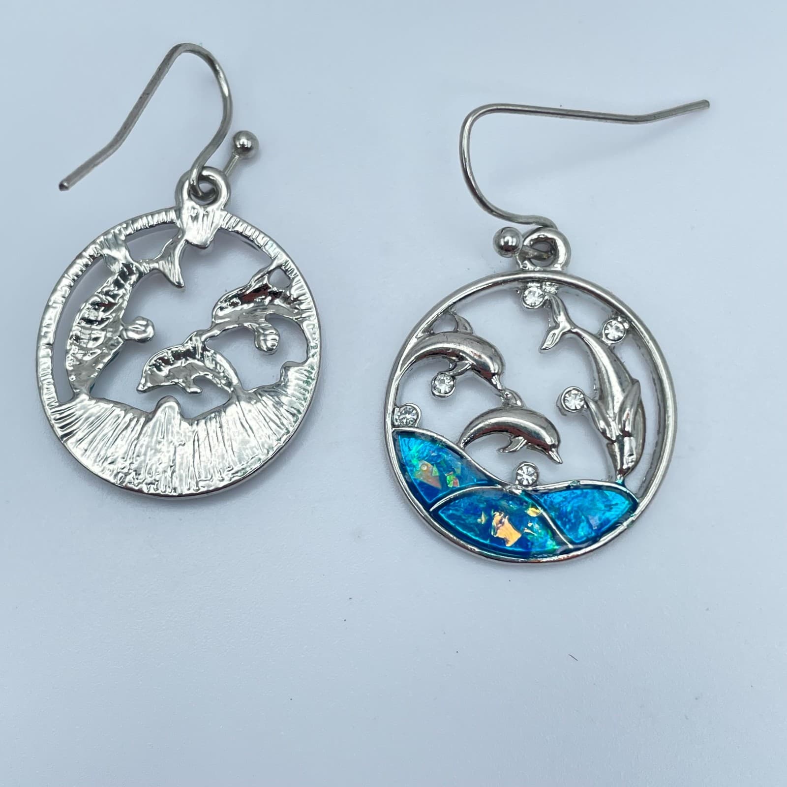 Vintage 90s Silver Tone Dolphin Earrings Blue Faux Opal Sea Life Ocean Earrings - Thumbnail 5