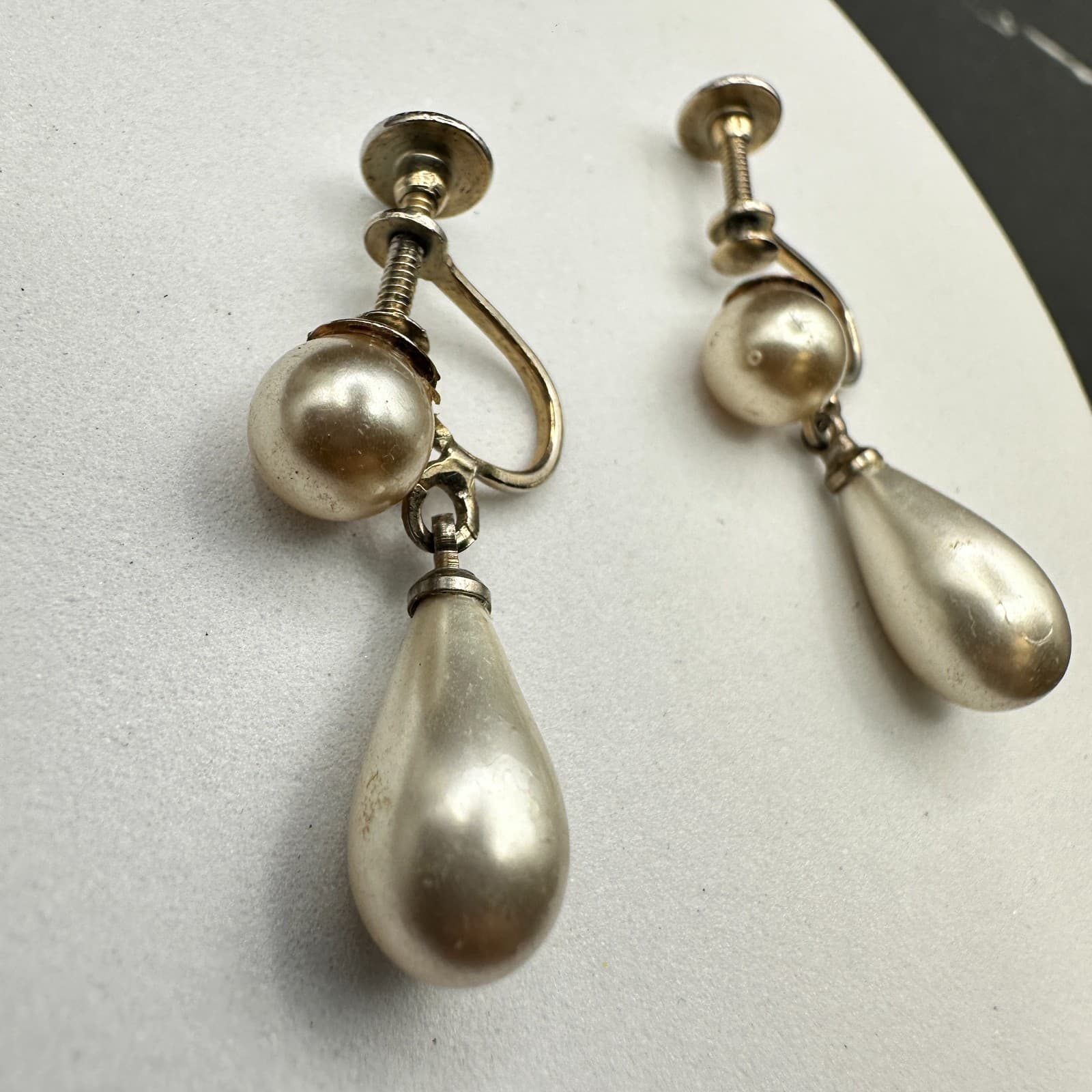 Vintage Women's Silver Tone Pearl Screw Back Fashion Dangle/Drop Earrings - Thumbnail 4