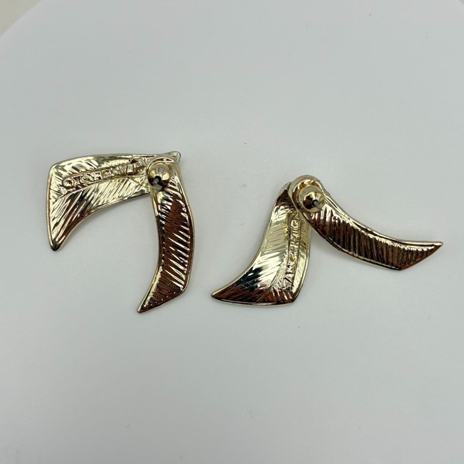 Vintage 80s Gold Tone Textured Ribbon Stud Earrings Women's Classic Jewelry - Thumbnail 5