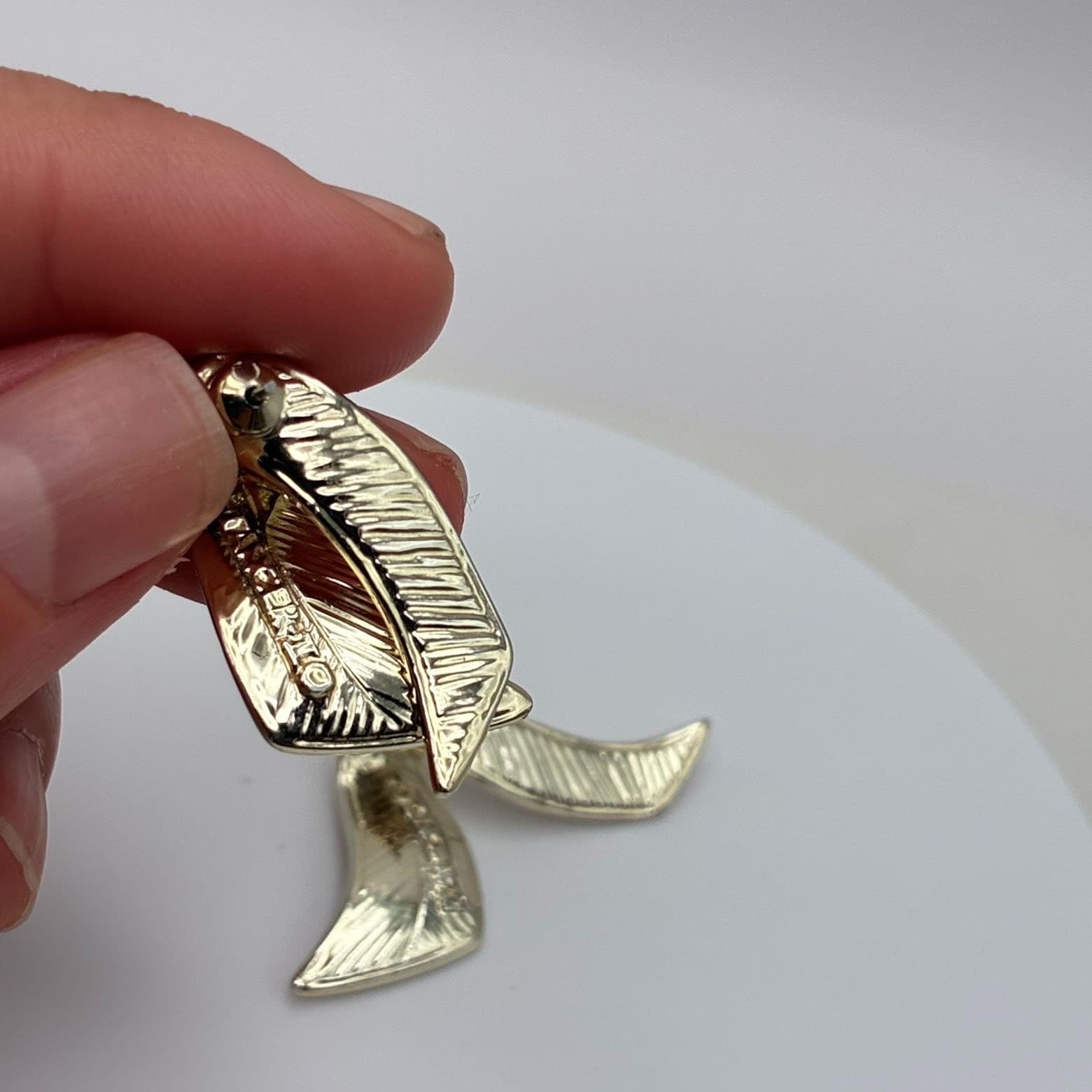 Vintage 80s Gold Tone Textured Ribbon Stud Earrings Women's Classic Jewelry - Thumbnail 9