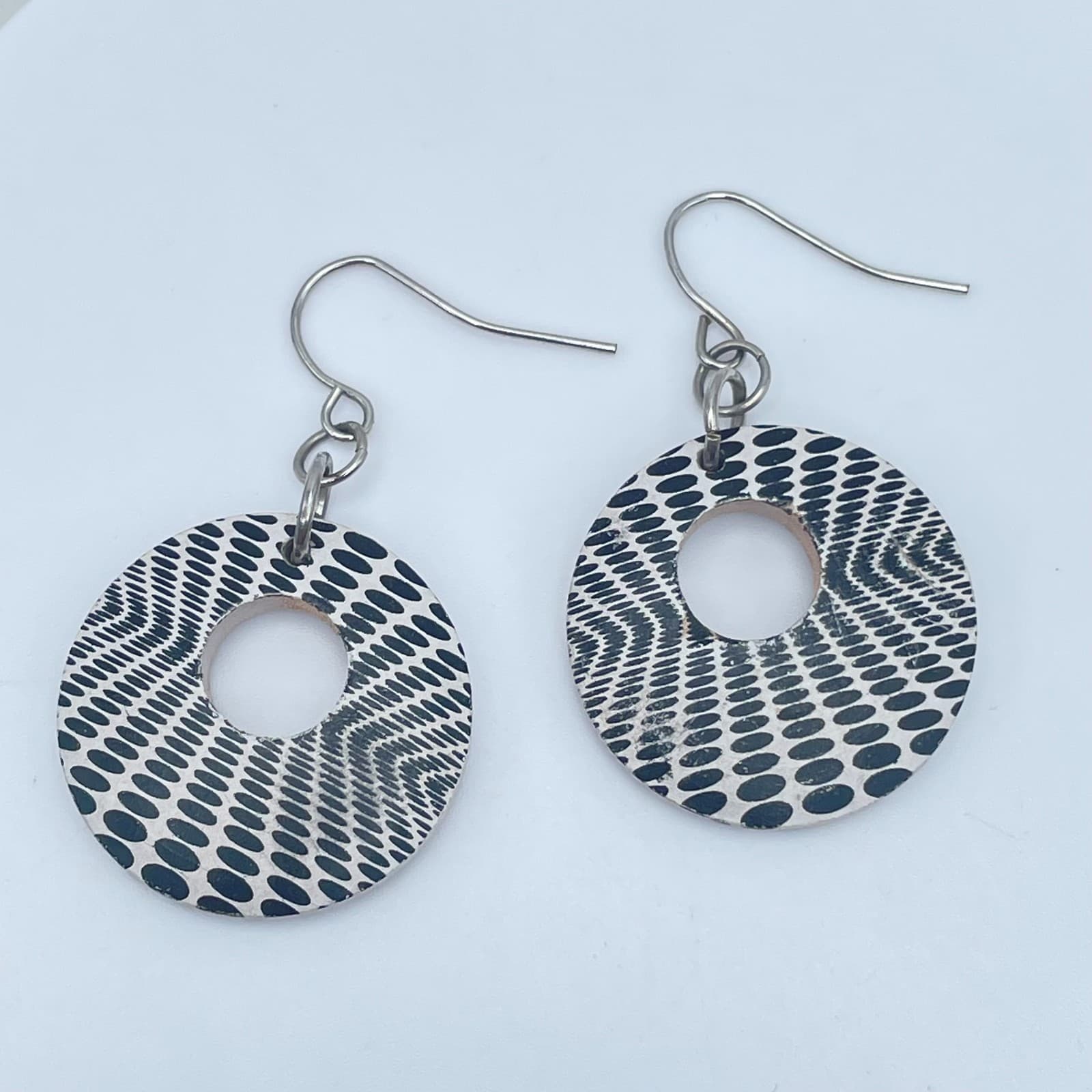 Vintage 90s Op Art Circle Drop Earrings Boho Women's Classic Fashion Jewelry - Image 1