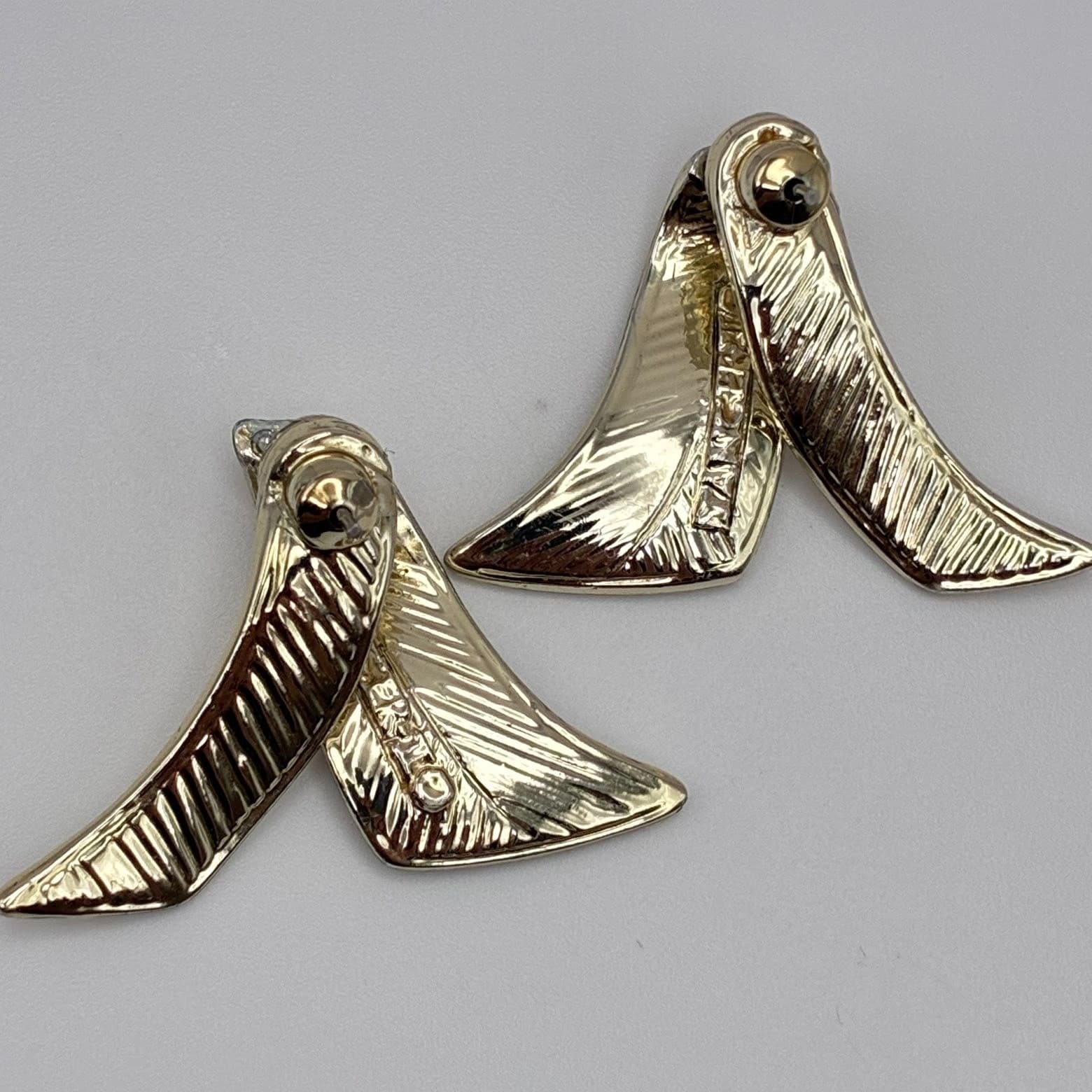 Vintage 80s Gold Tone Textured Ribbon Stud Earrings Women's Classic Jewelry - Thumbnail 6