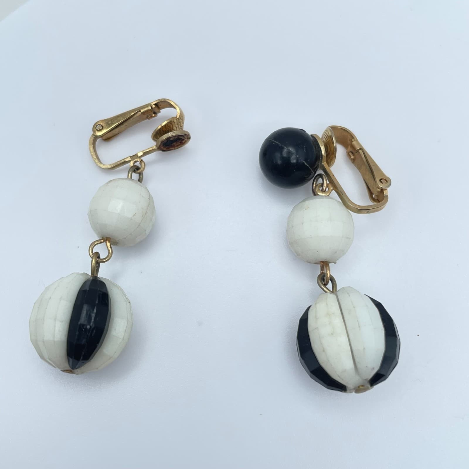 Vintage 60s Hong Kong Black & White Mod Beaded Dangle Earrings Gold Tone Jewelry - Image 1