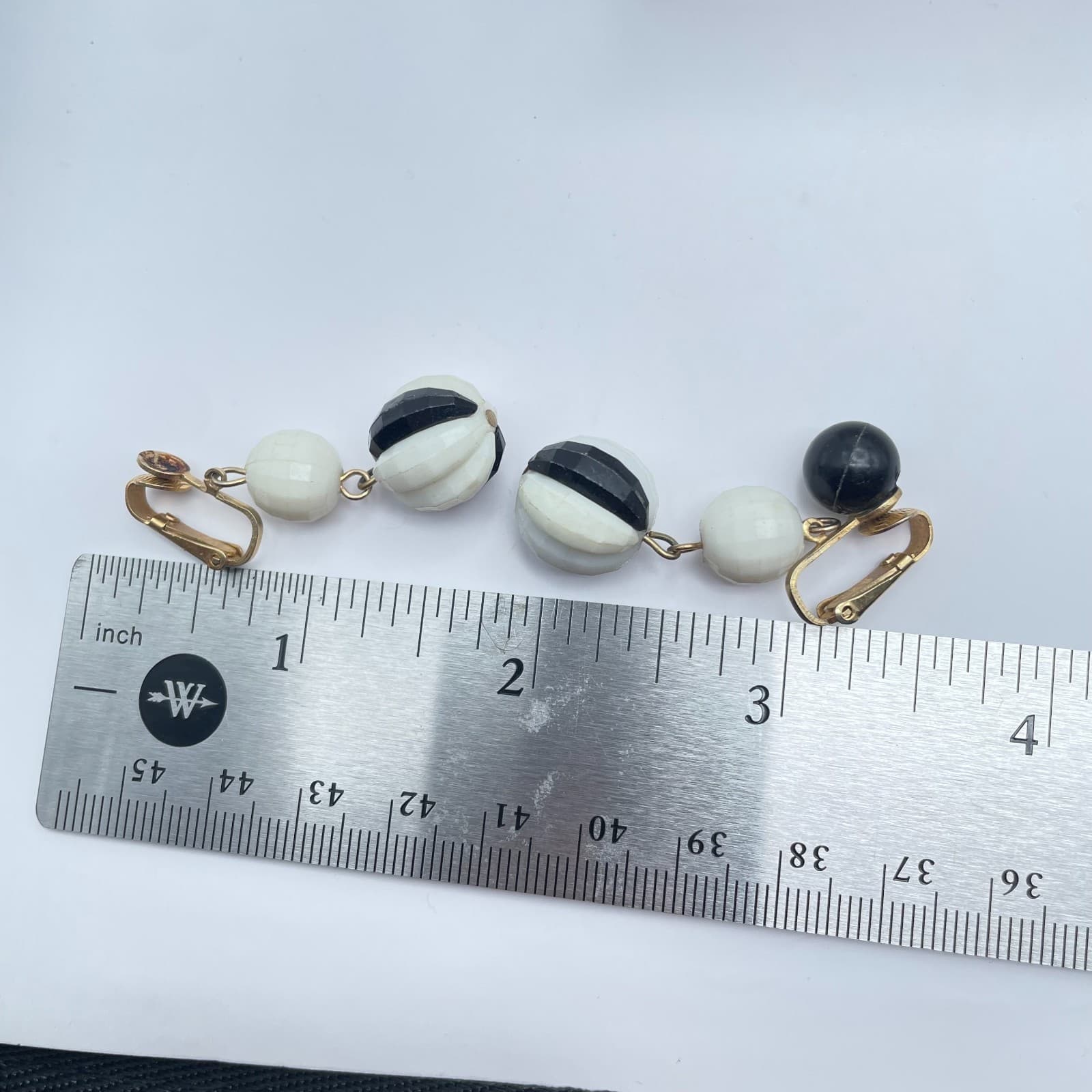 Vintage 60s Hong Kong Black & White Mod Beaded Dangle Earrings Gold Tone Jewelry - Thumbnail 6