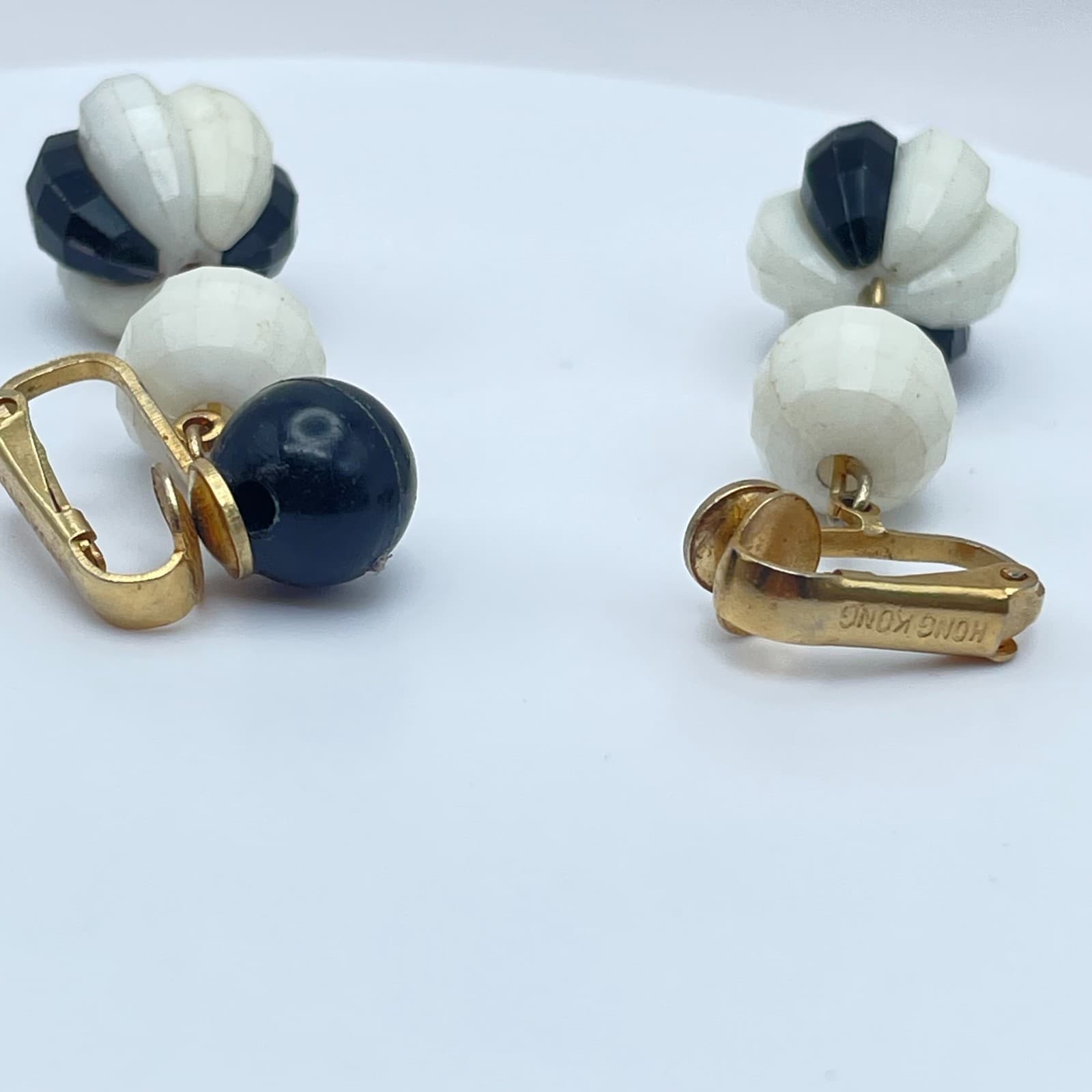 Vintage 60s Hong Kong Black & White Mod Beaded Dangle Earrings Gold Tone Jewelry - Thumbnail 5