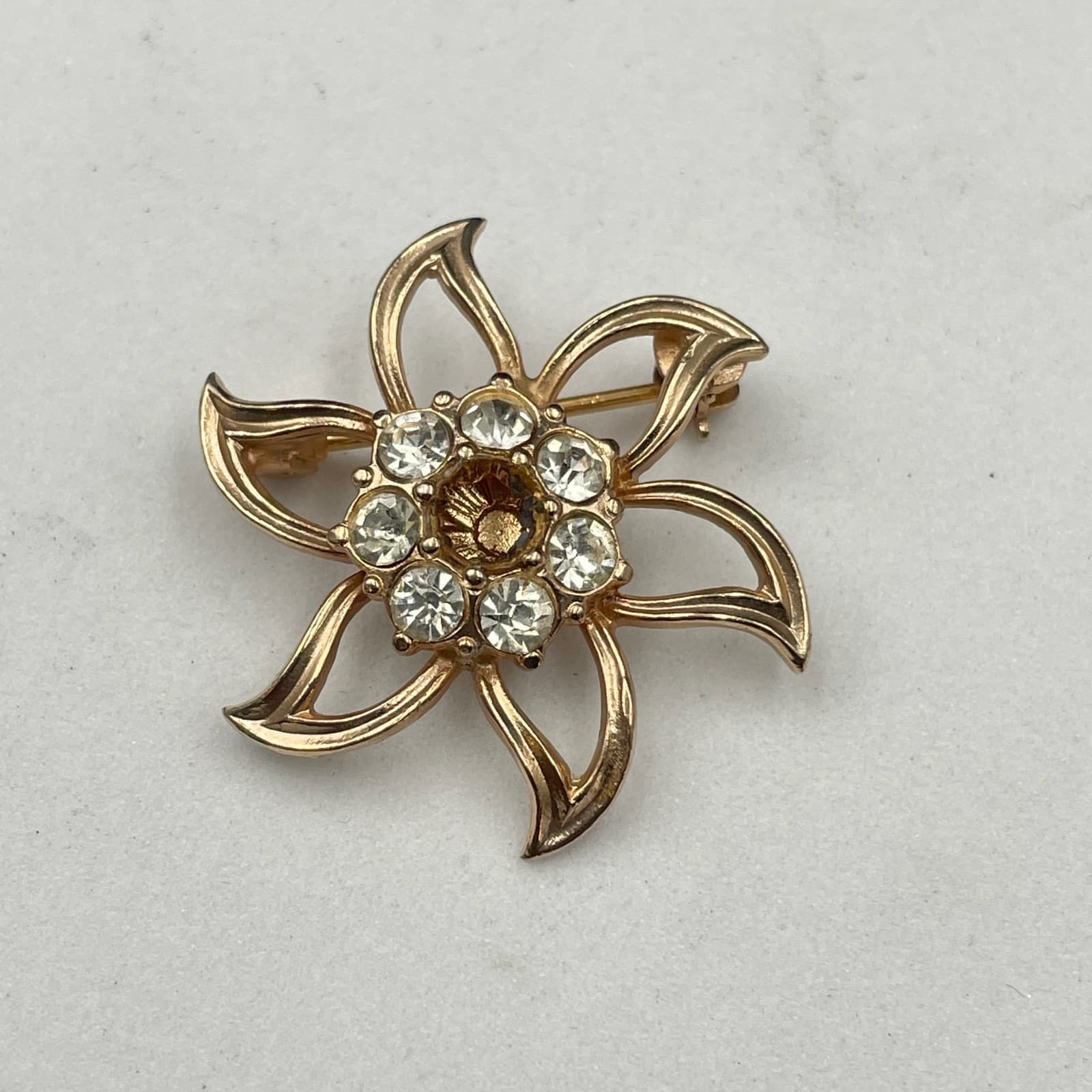 Lot of 2 VTG Gold-Tone Classic Circular Blooming Embellished Flower Brooch Pin - Thumbnail 5