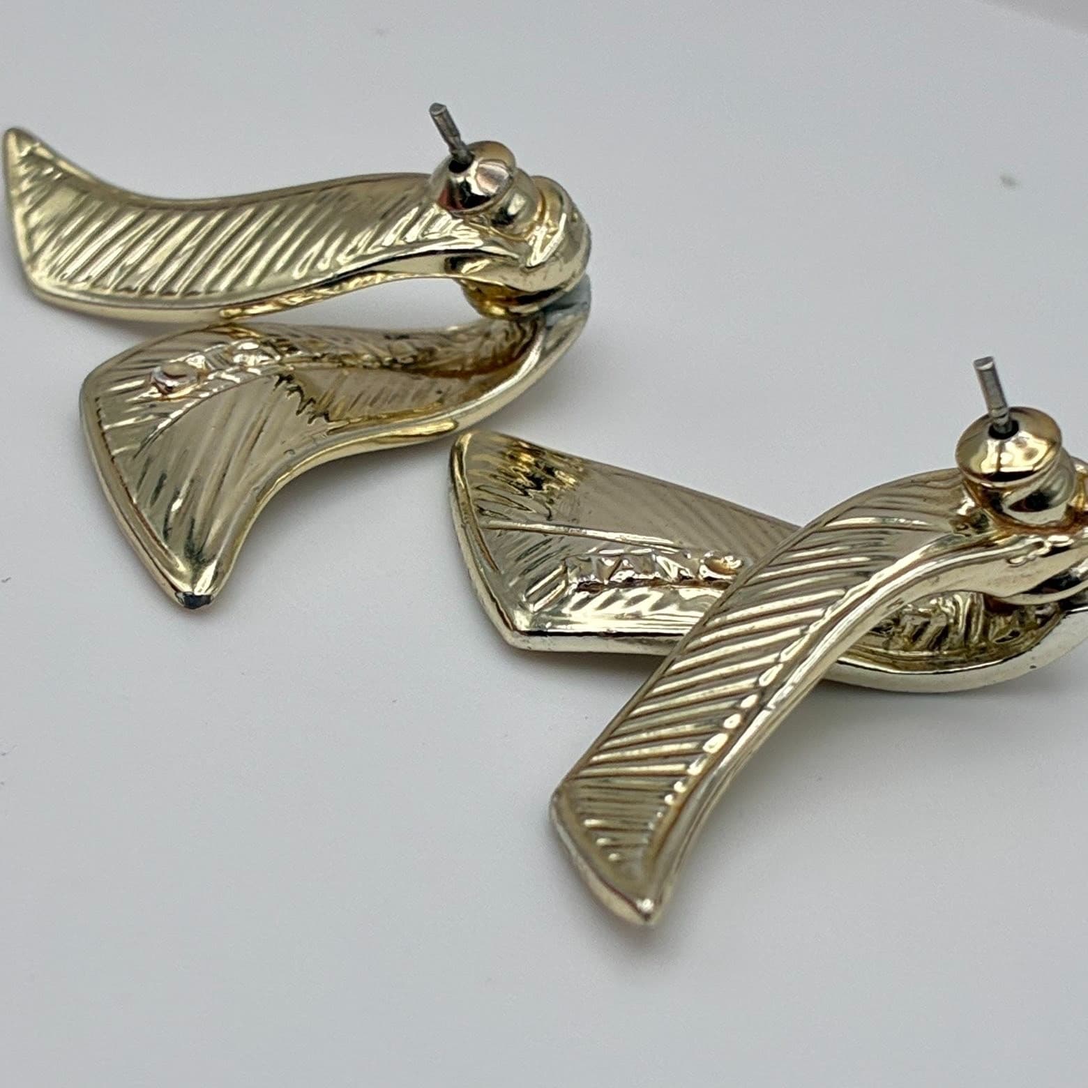 Vintage 80s Gold Tone Textured Ribbon Stud Earrings Women's Classic Jewelry - Thumbnail 8