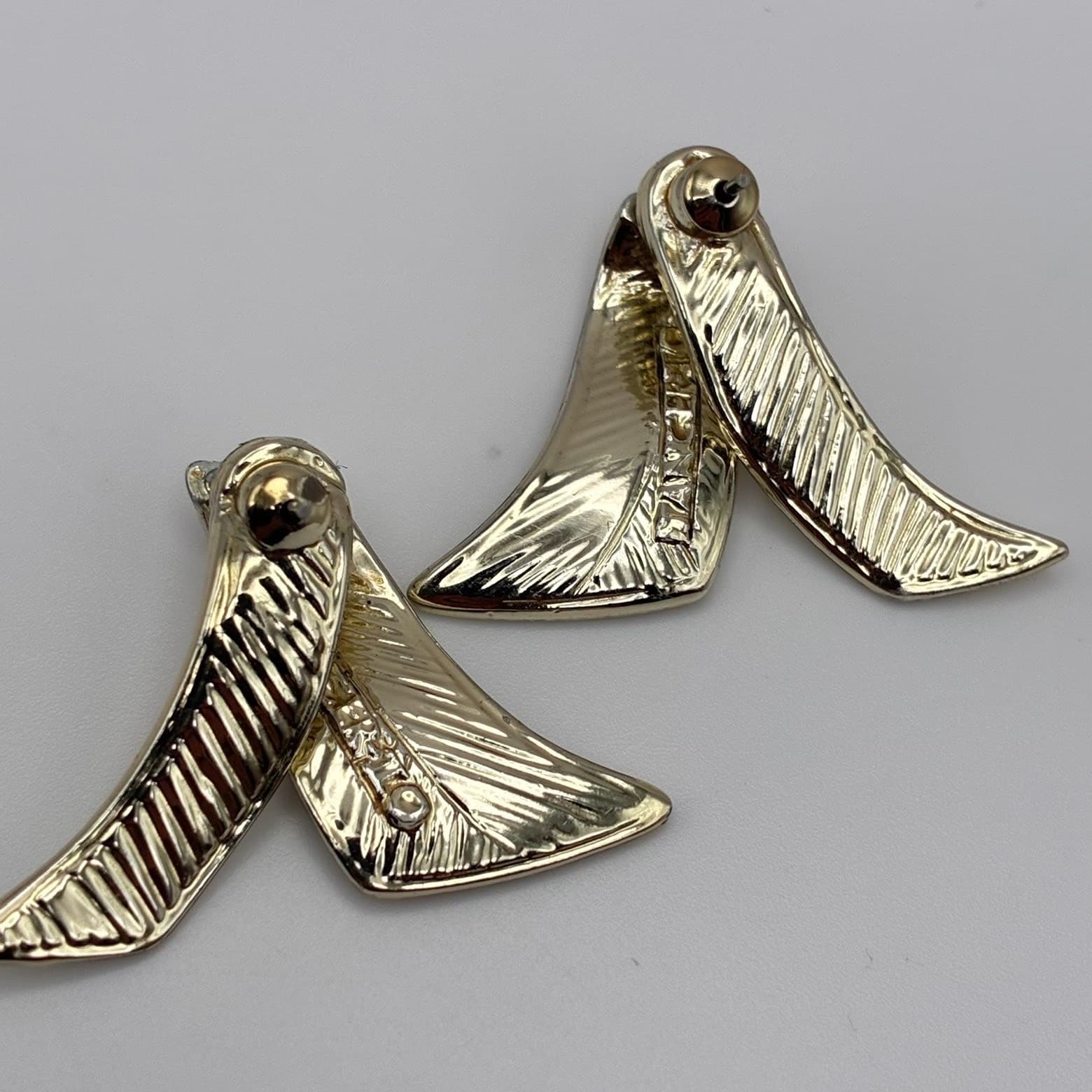 Vintage 80s Gold Tone Textured Ribbon Stud Earrings Women's Classic Jewelry - Thumbnail 7