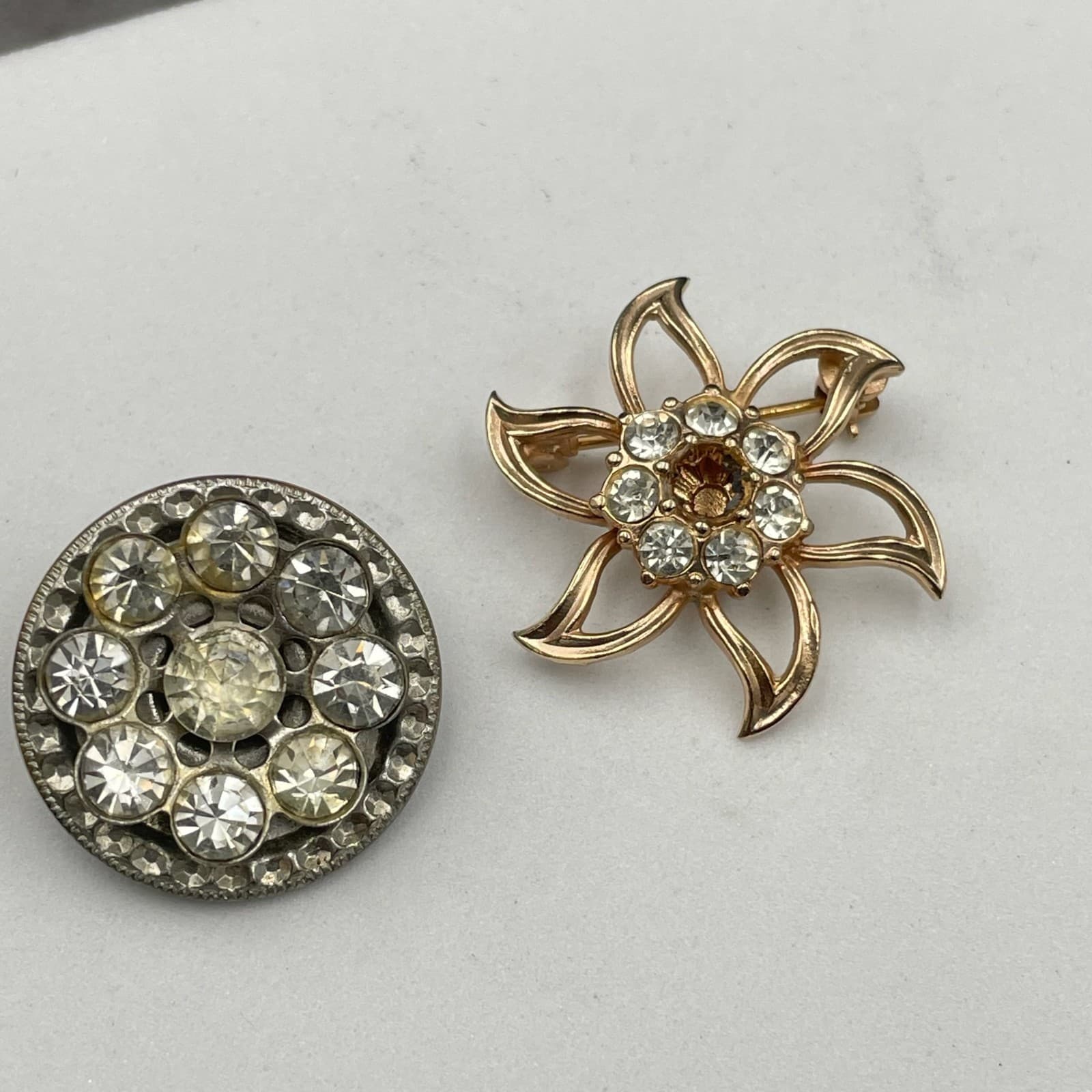 Lot of 2 VTG Gold-Tone Classic Circular Blooming Embellished Flower Brooch Pin - Thumbnail 6