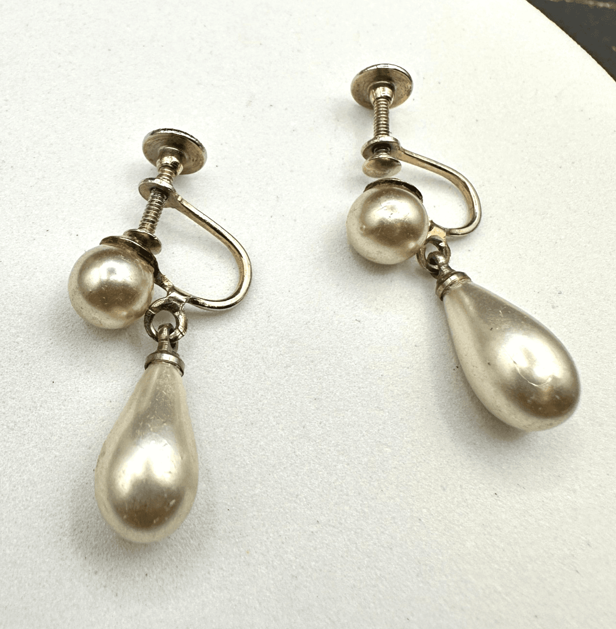 Vintage Women's Silver Tone Pearl Screw Back Fashion Dangle/Drop Earrings - Image 1