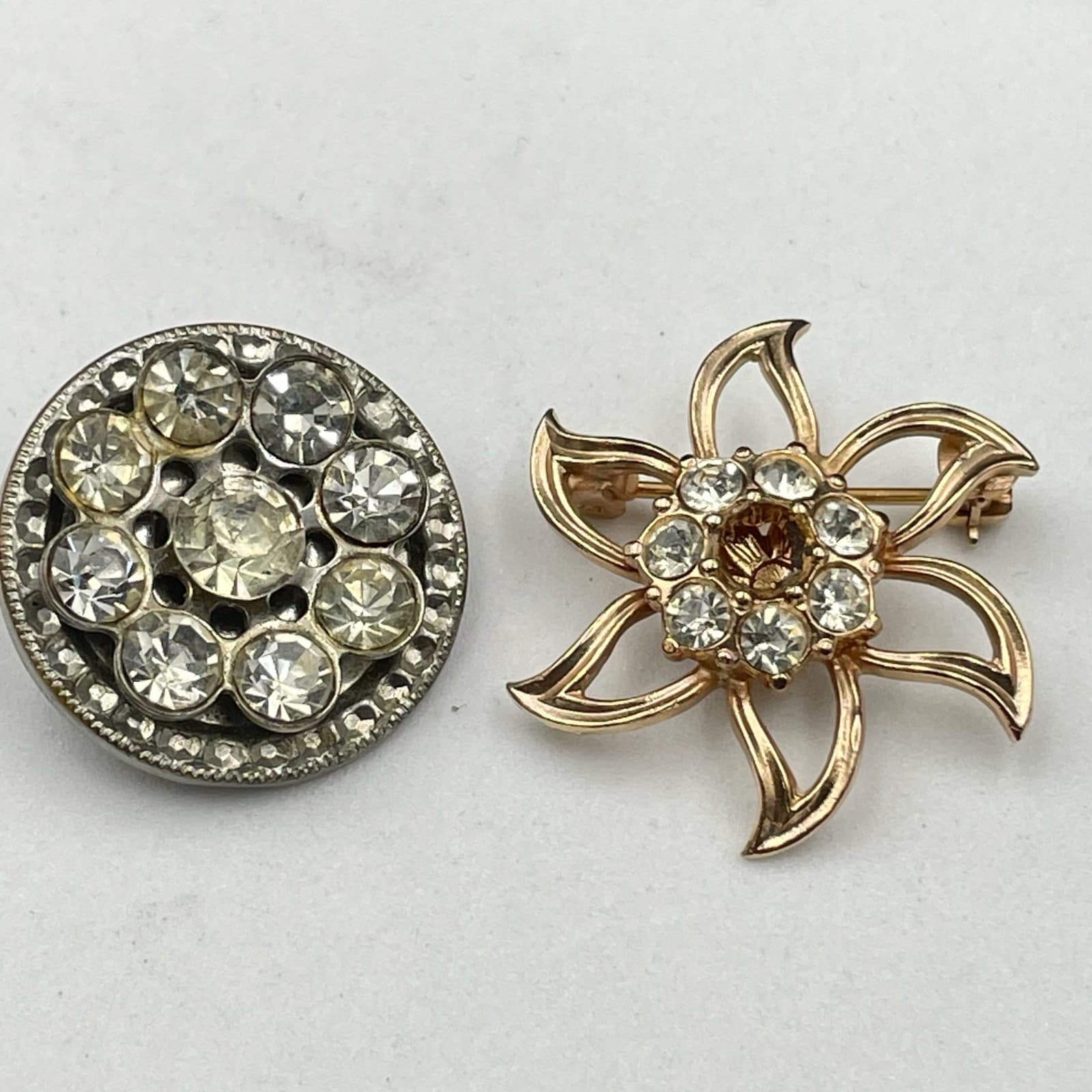 Lot of 2 VTG Gold-Tone Classic Circular Blooming Embellished Flower Brooch Pin - Image 1