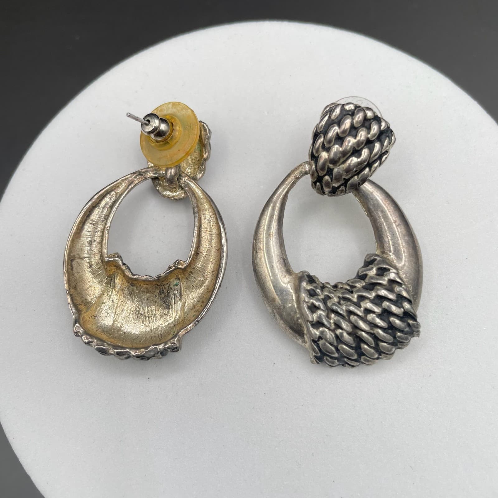 Silver Tone Vintage Scalloped Teardrop Earrings Classic Statement Style - Thumbnail 8