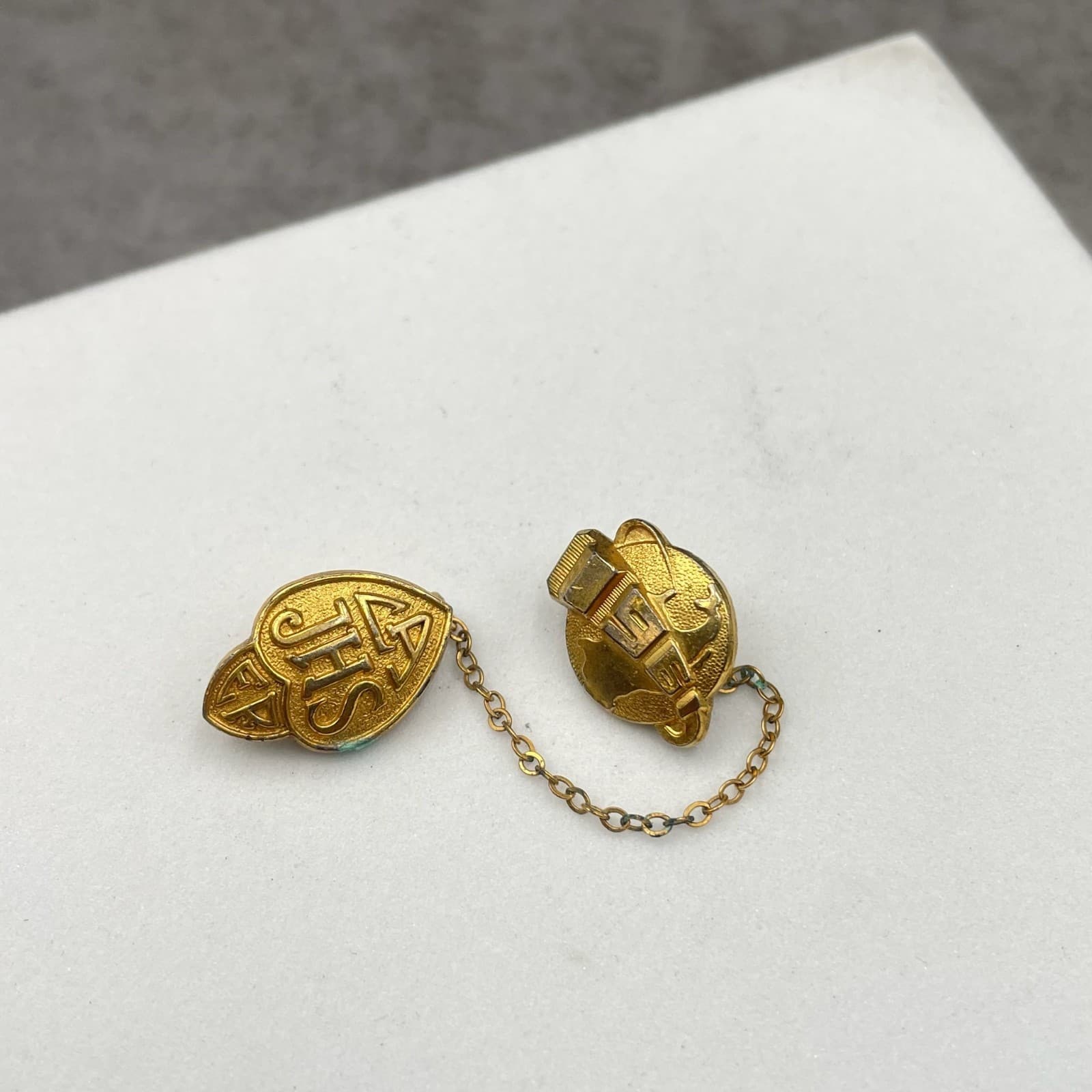 VTG LA Junior High School 1960 Classic Gold-Tone Enameled Tie Chain Guard Pin - Thumbnail 5