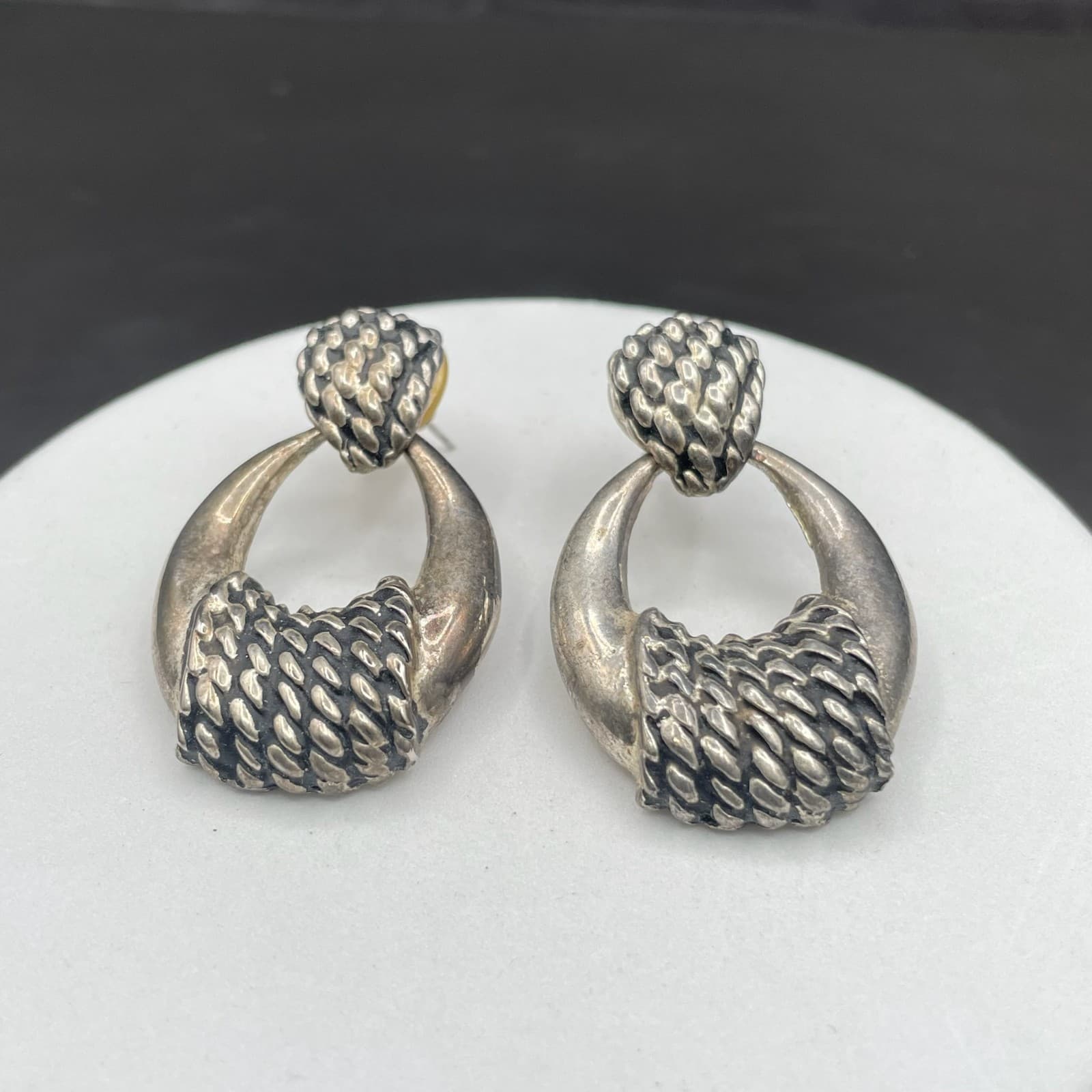 Silver Tone Vintage Scalloped Teardrop Earrings Classic Statement Style - Thumbnail 6