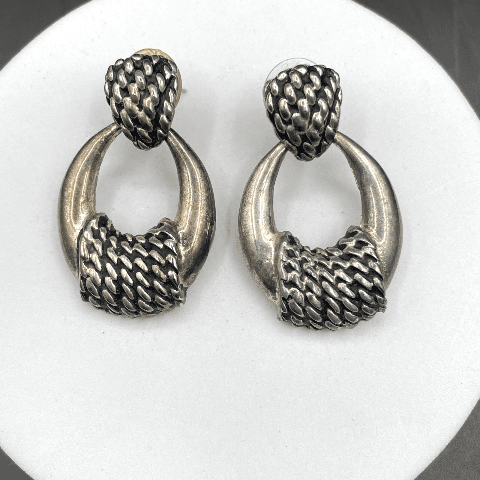 Silver Tone Vintage Scalloped Teardrop Earrings Classic Statement Style - Image 1