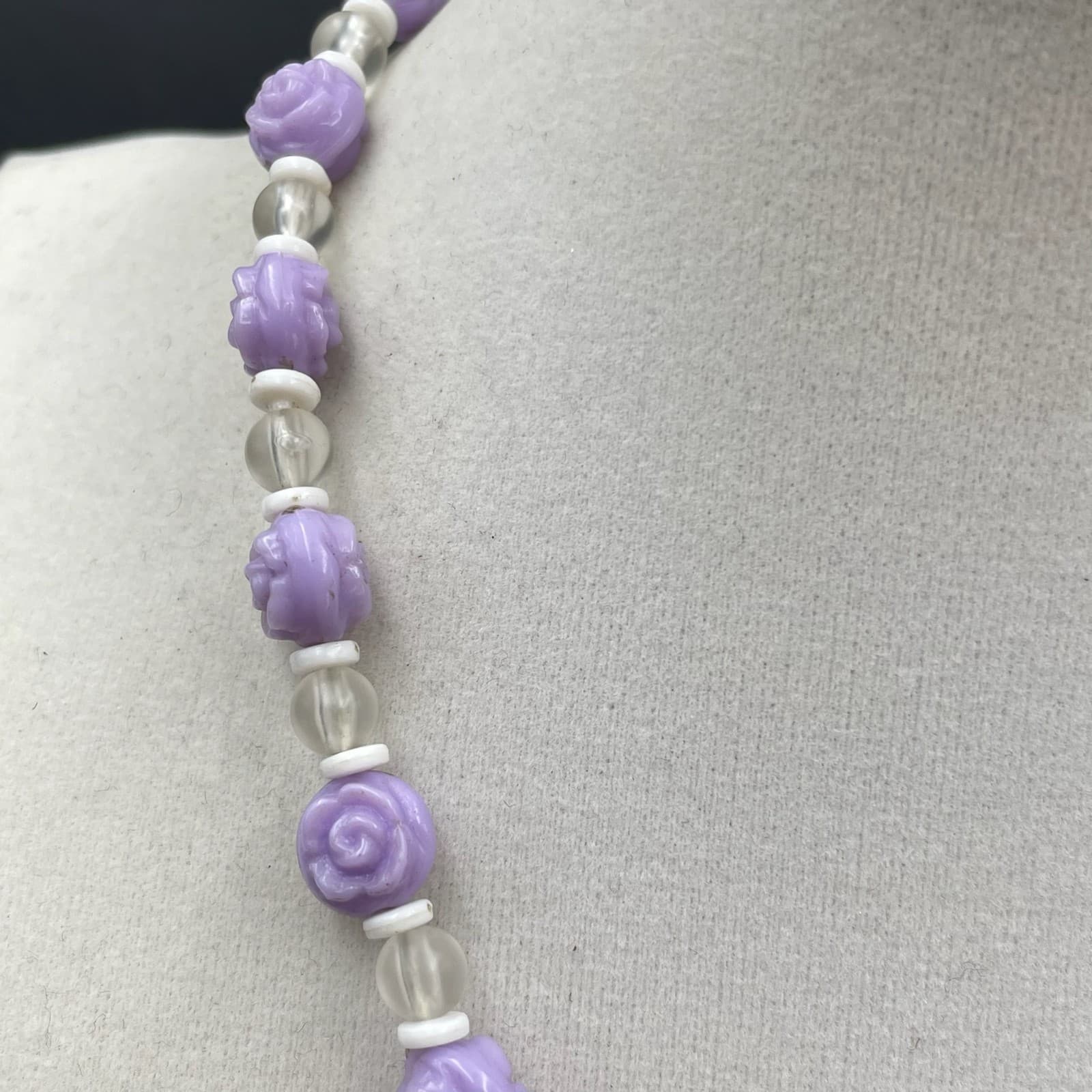 Vintage 1970s Fashion Purple Rose Shaped & Clear Plastic Beaded Lobster Necklace - Thumbnail 3
