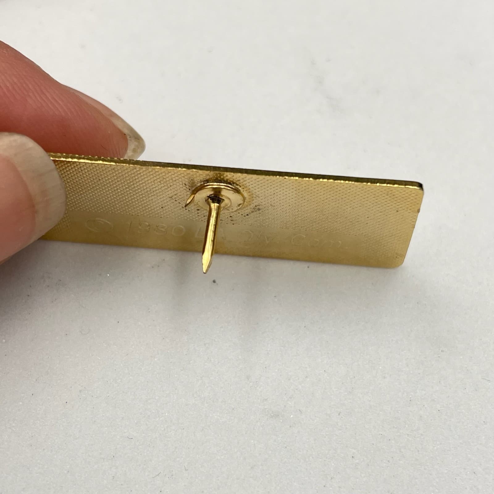 Vintage 1980 LAOLY Arco Olympics Classic Gold-Tone Arrowhead Water Lapel Pin - Thumbnail 8