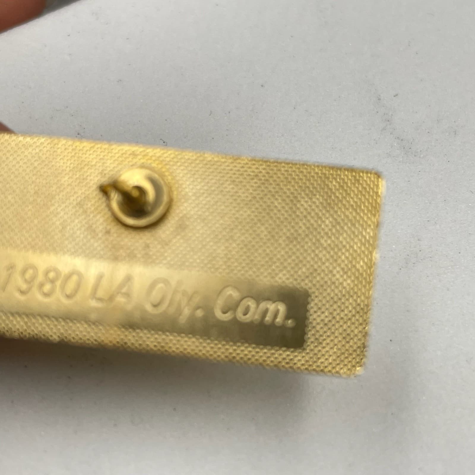 Vintage 1980 LAOLY Arco Olympics Classic Gold-Tone Arrowhead Water Lapel Pin - Thumbnail 9