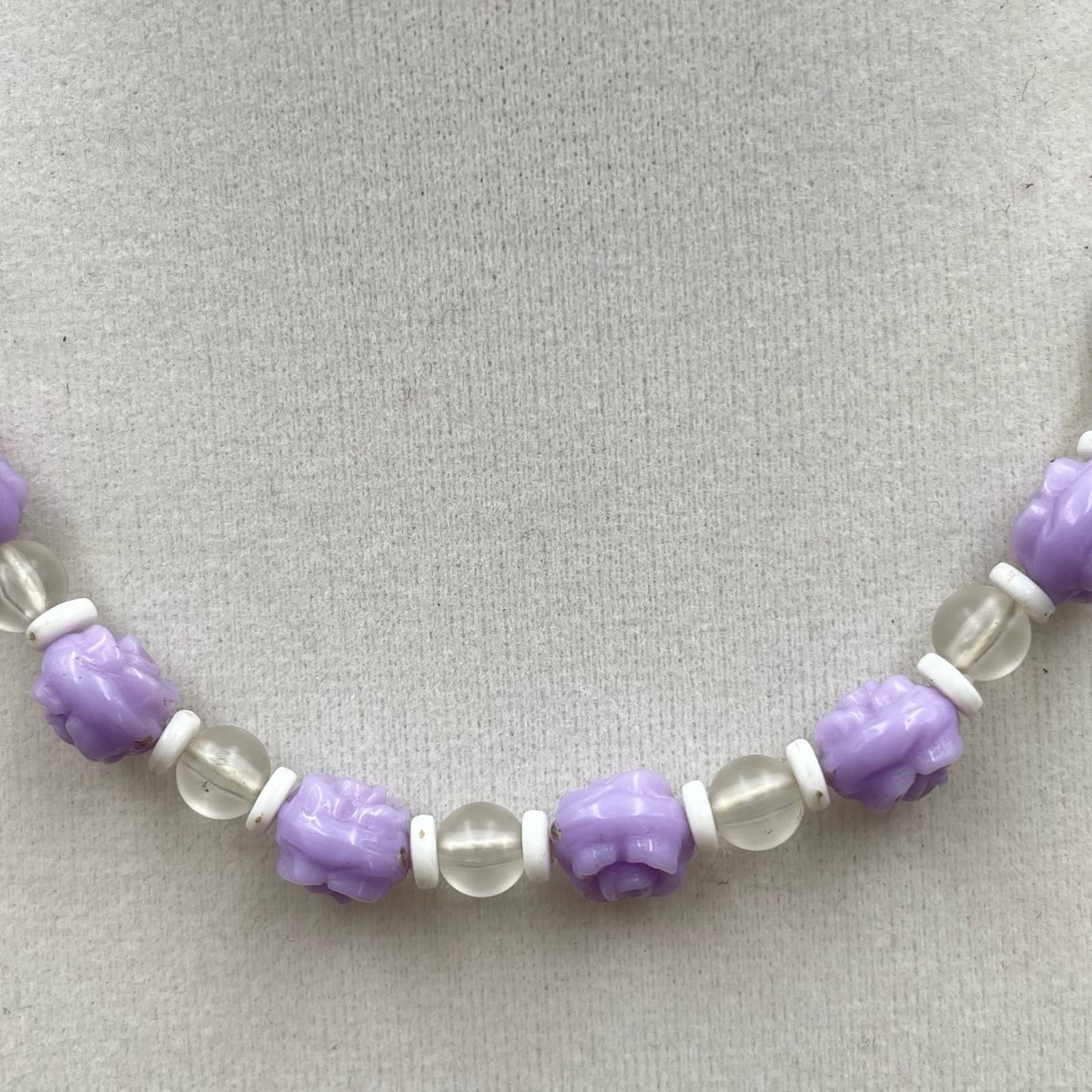 Vintage 1970s Fashion Purple Rose Shaped & Clear Plastic Beaded Lobster Necklace - Thumbnail 4