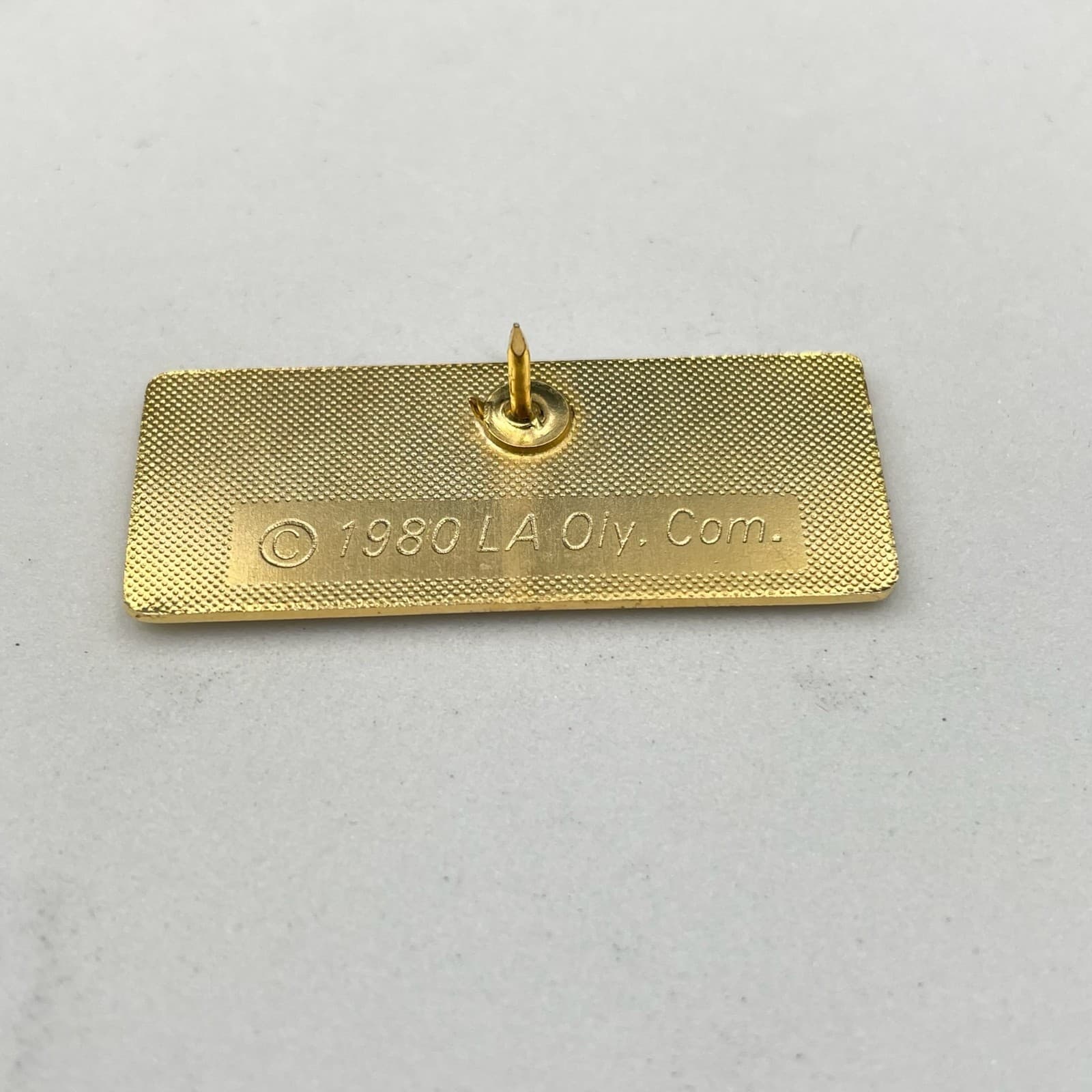 Vintage 1980 LAOLY Arco Olympics Classic Gold-Tone Arrowhead Water Lapel Pin - Thumbnail 3