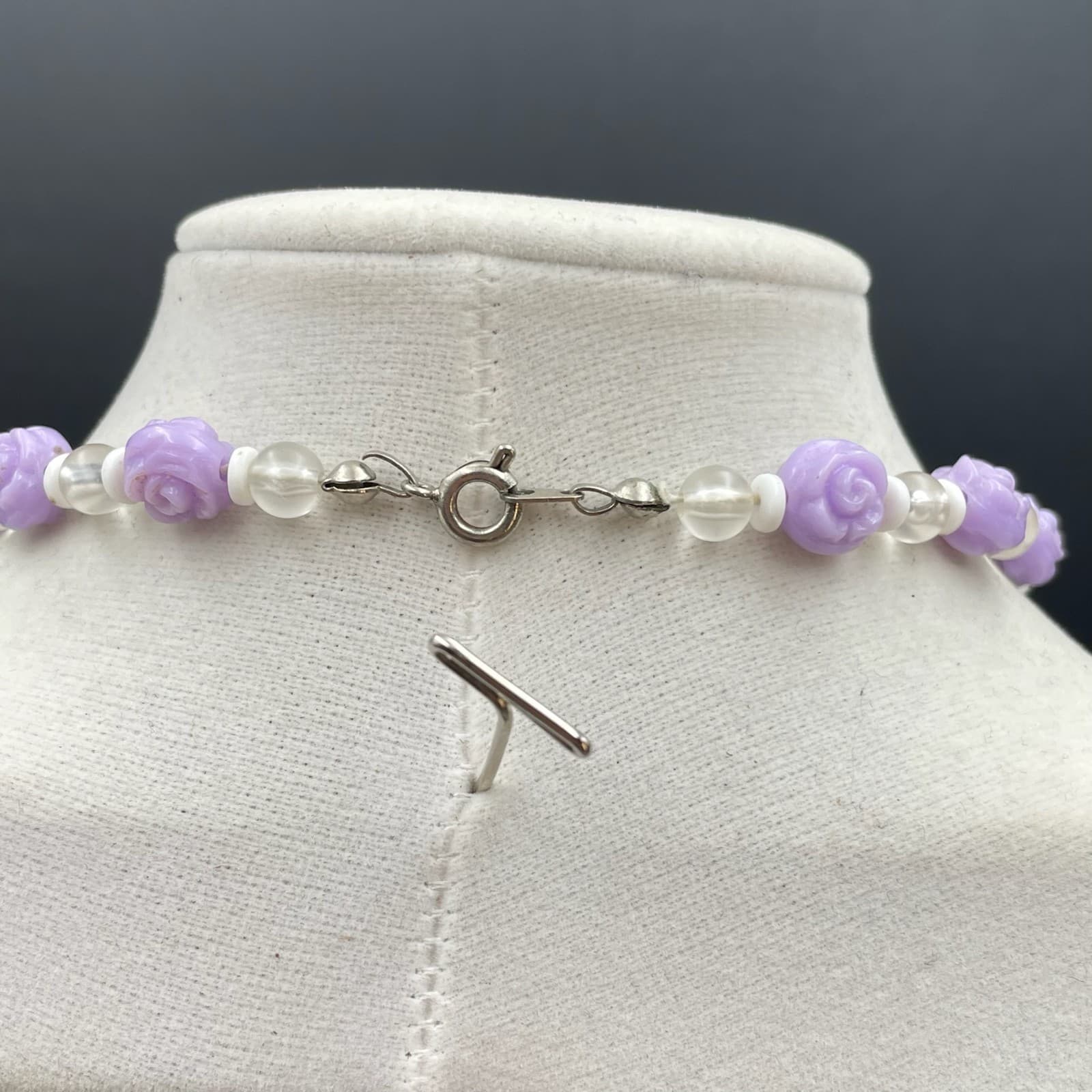 Vintage 1970s Fashion Purple Rose Shaped & Clear Plastic Beaded Lobster Necklace - Thumbnail 6