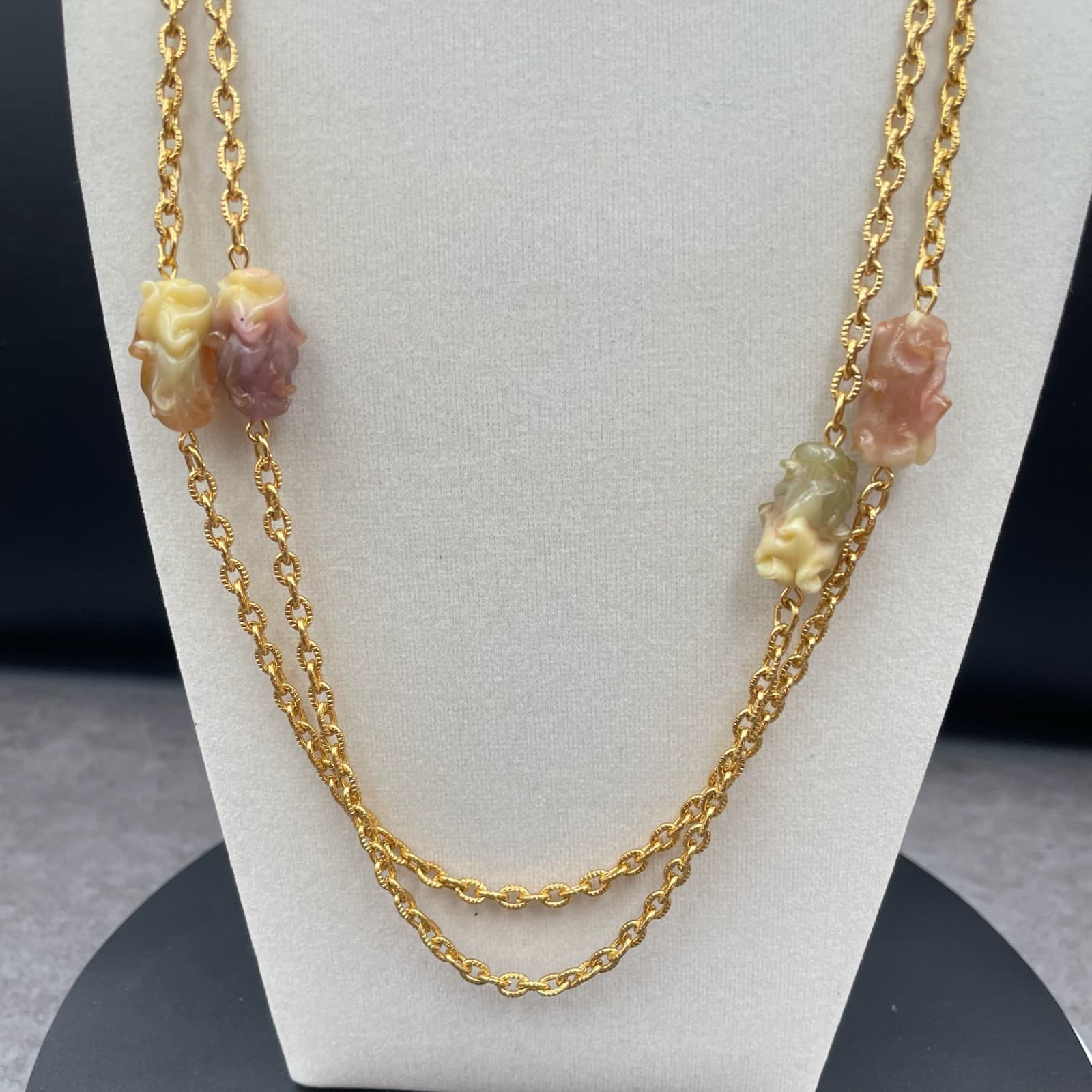 VTG Gold-Tone Hammered Victorian Carved Jadeite Double-Strand Station Necklace - Thumbnail 8