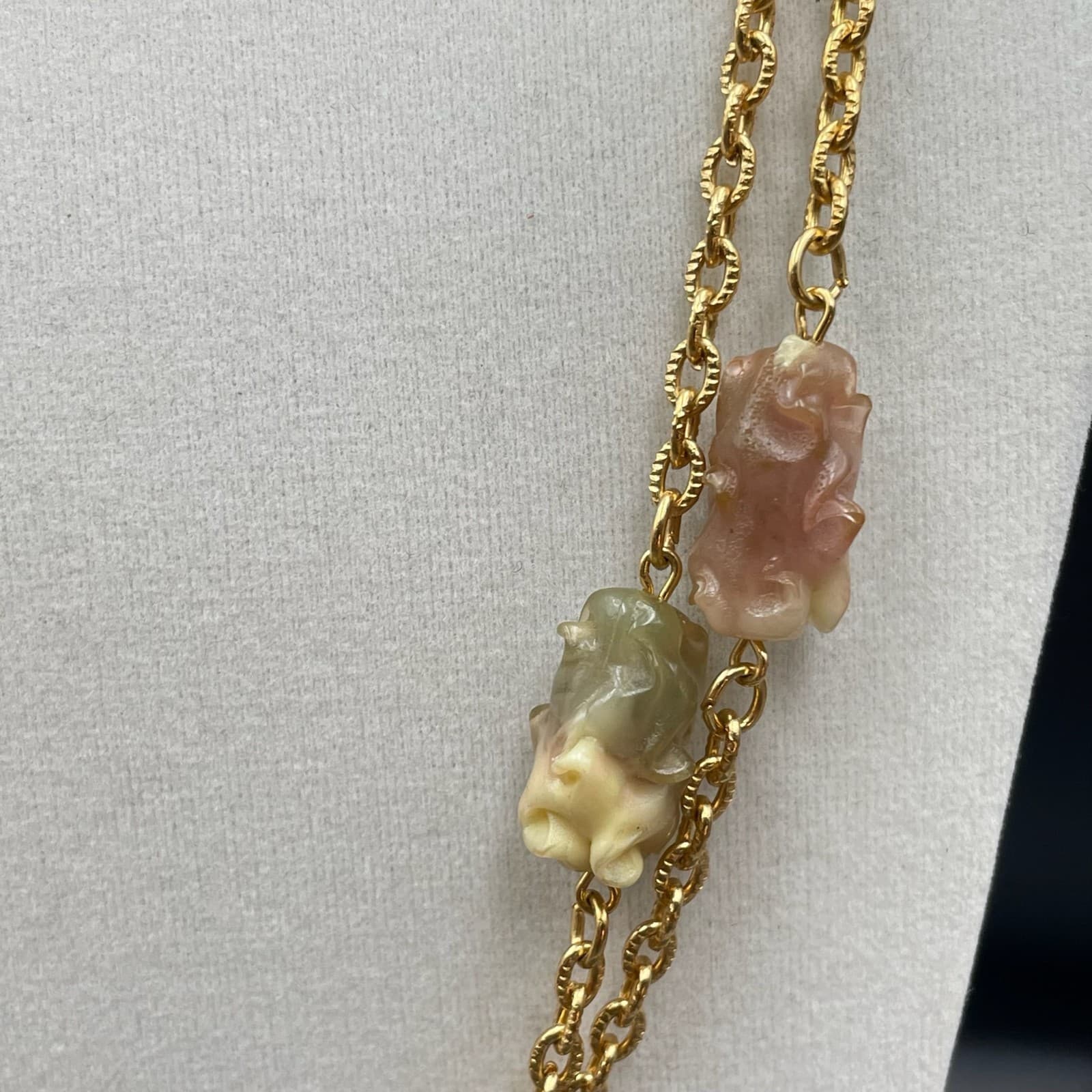 VTG Gold-Tone Hammered Victorian Carved Jadeite Double-Strand Station Necklace - Thumbnail 9