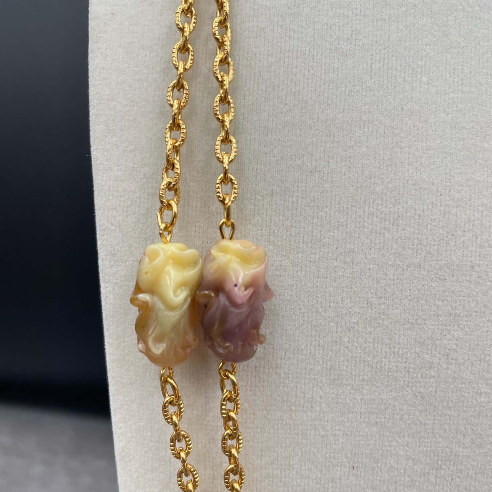 VTG Gold-Tone Hammered Victorian Carved Jadeite Double-Strand Station Necklace - Thumbnail 6