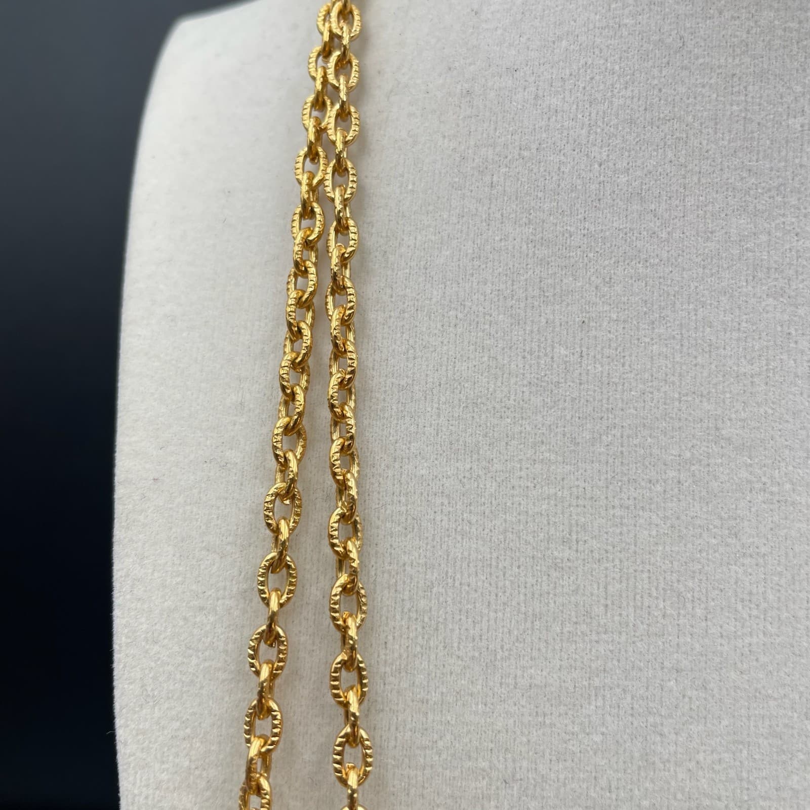 VTG Gold-Tone Hammered Victorian Carved Jadeite Double-Strand Station Necklace - Thumbnail 7