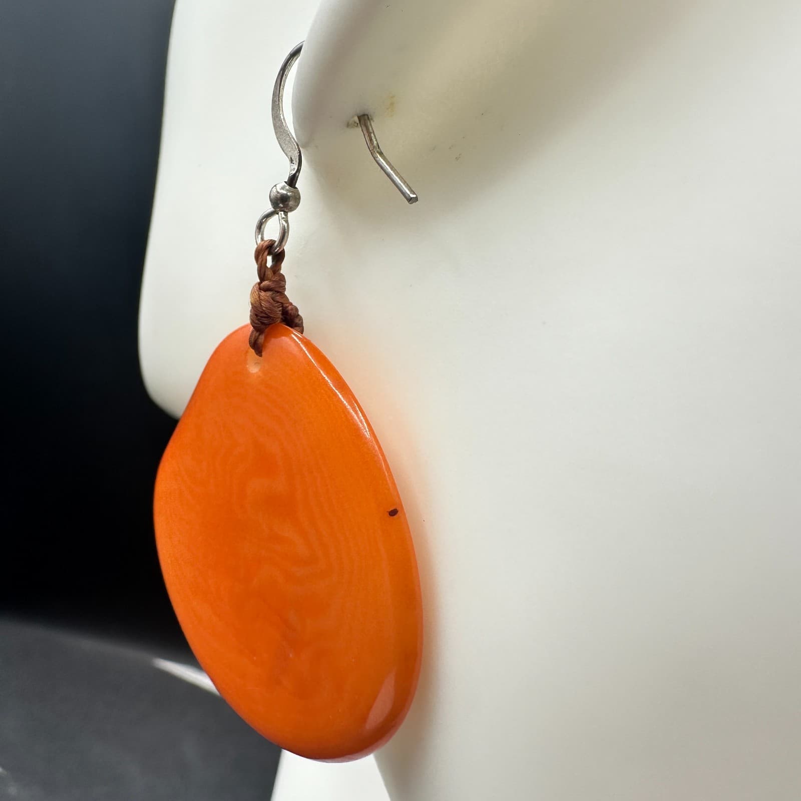 VTG Bright Orange Resin Drop Dangle Earrings Boho Style Silvertone Hook - Thumbnail 4