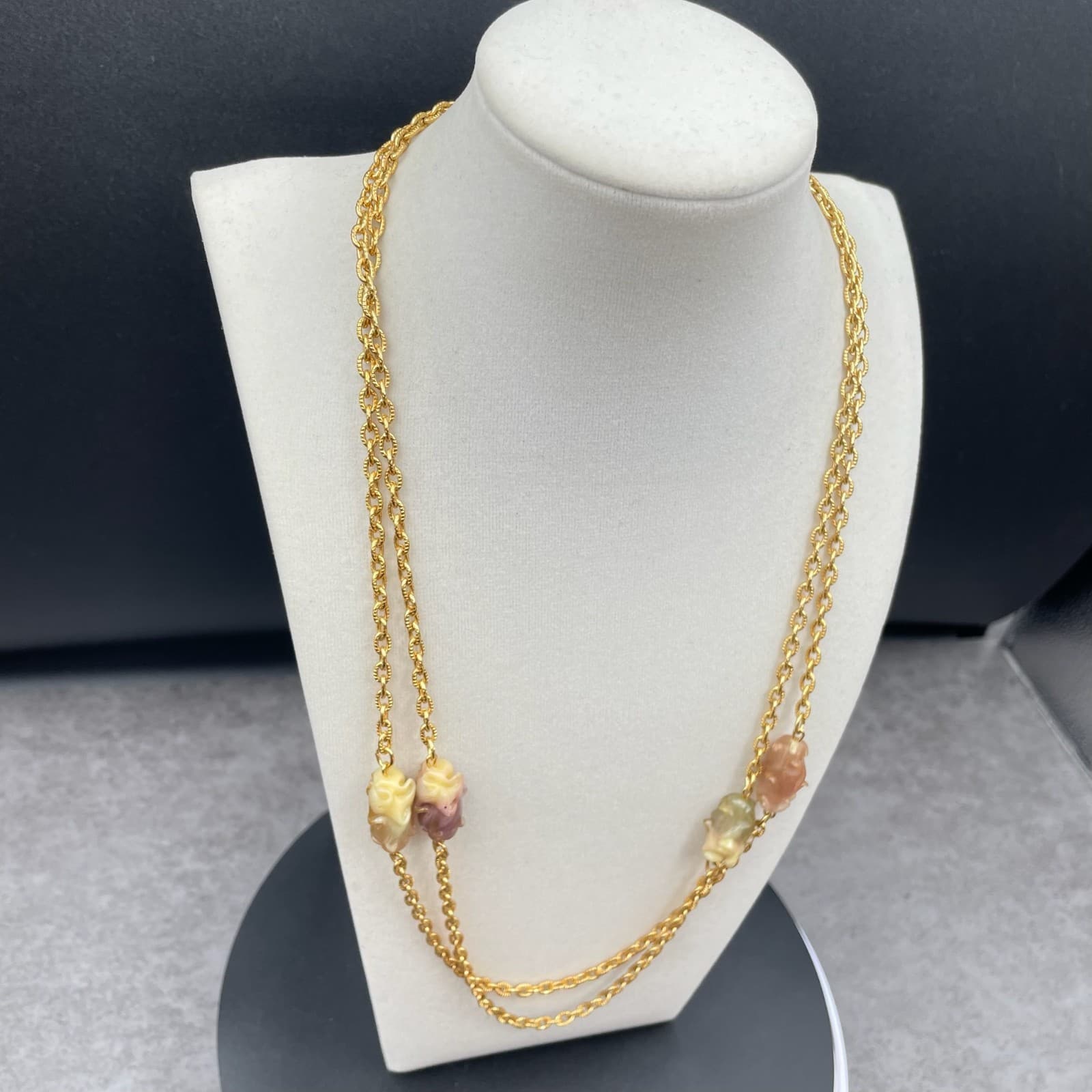 VTG Gold-Tone Hammered Victorian Carved Jadeite Double-Strand Station Necklace - Thumbnail 5