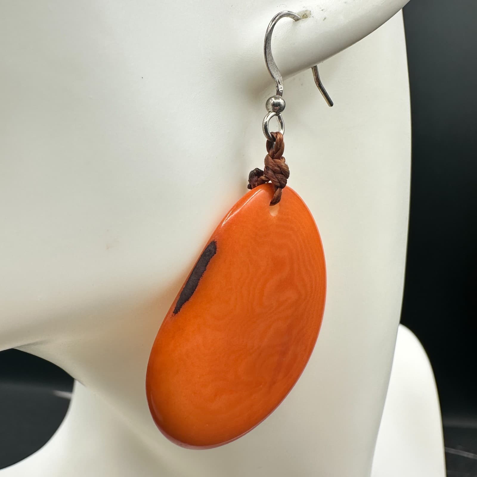 VTG Bright Orange Resin Drop Dangle Earrings Boho Style Silvertone Hook - Thumbnail 3