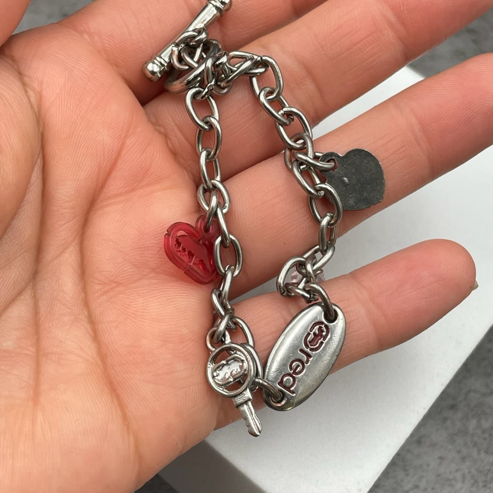 Ecko Red Y2K Silver-Tone Oval Link Chain Heart Charm Toggle Clasp Bracelet - Thumbnail 7