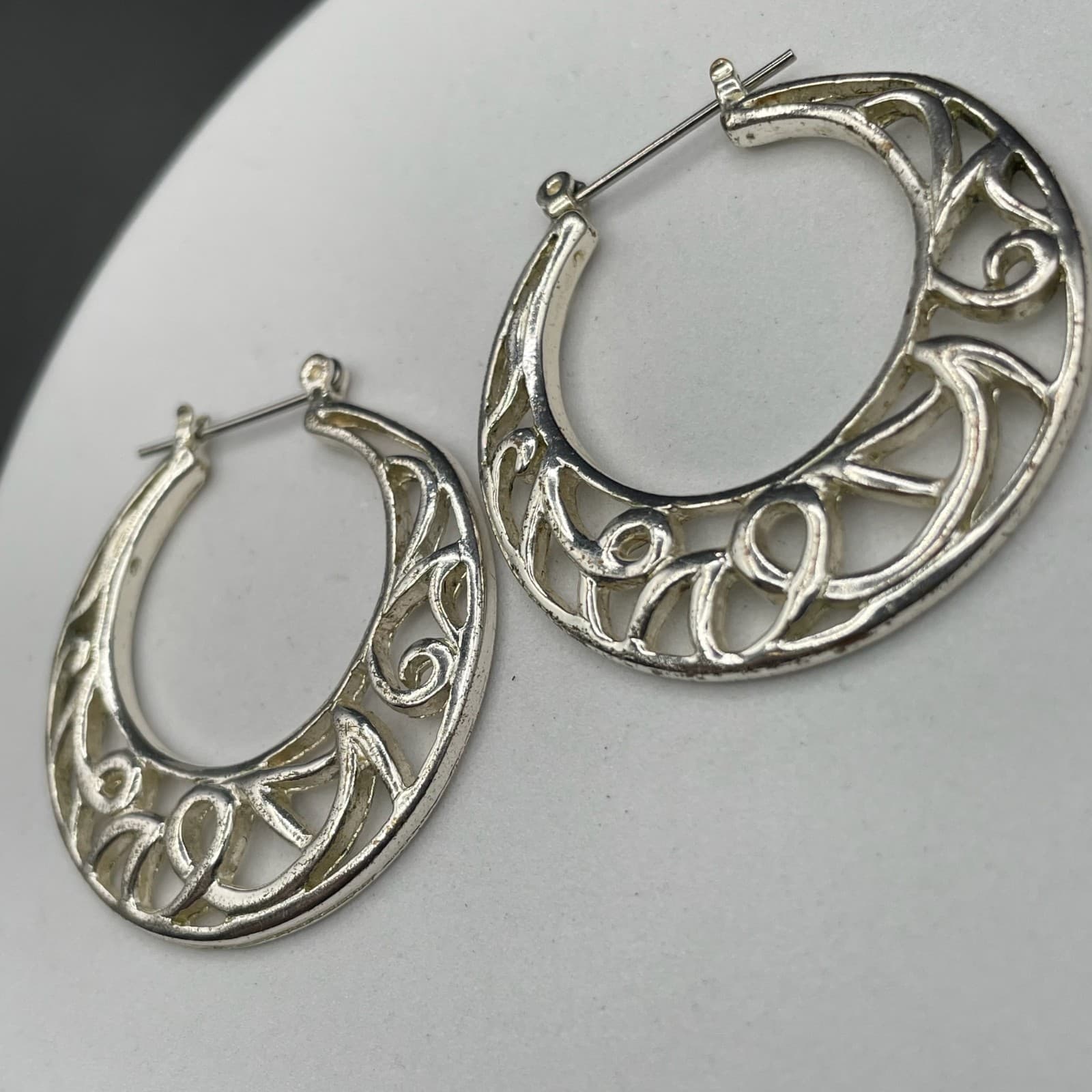 Silver Tone Filigree Hoop Earrings Boho Cutout Crescent Style - Thumbnail 3