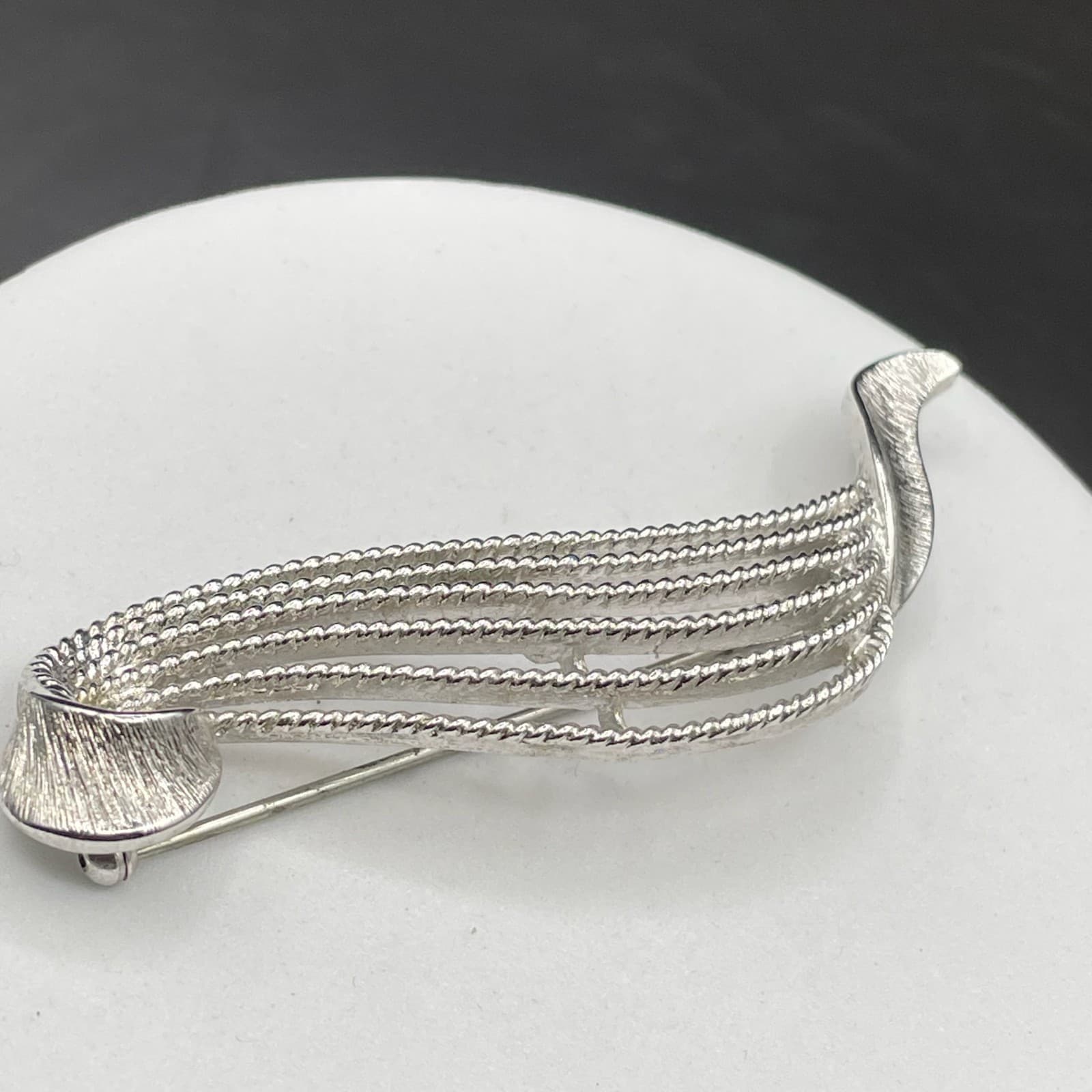 Silver Tone Ribbon Swirl Brooch Textured Layered Vintage Style - Thumbnail 5