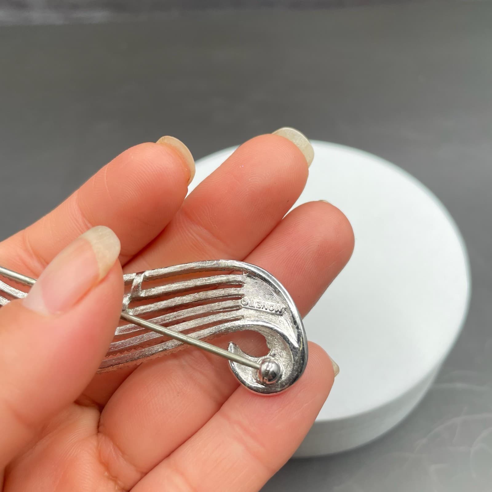 Silver Tone Ribbon Swirl Brooch Textured Layered Vintage Style - Thumbnail 3