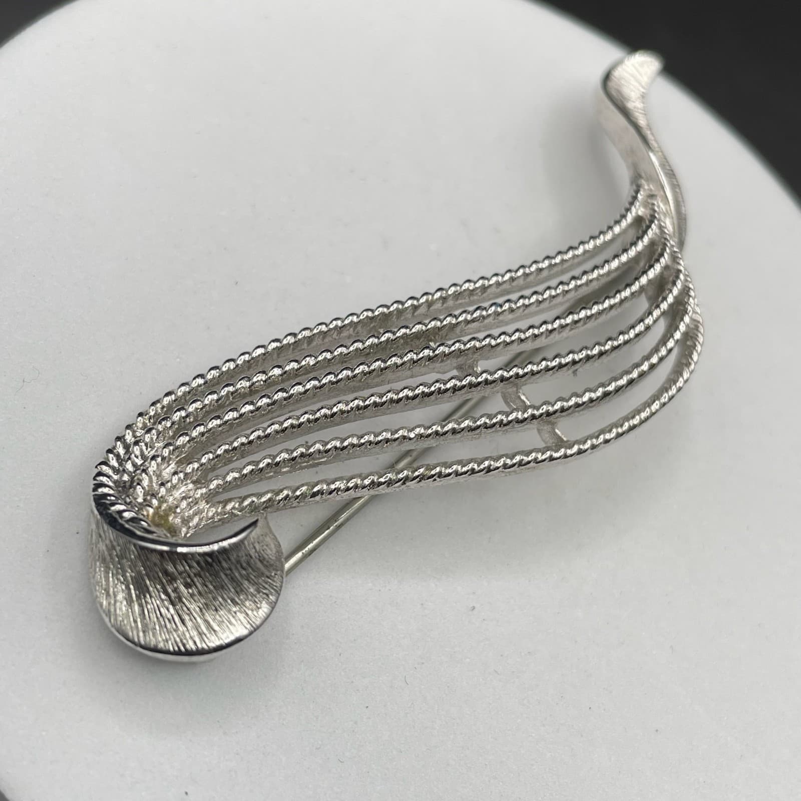 Silver Tone Ribbon Swirl Brooch Textured Layered Vintage Style - Thumbnail 8