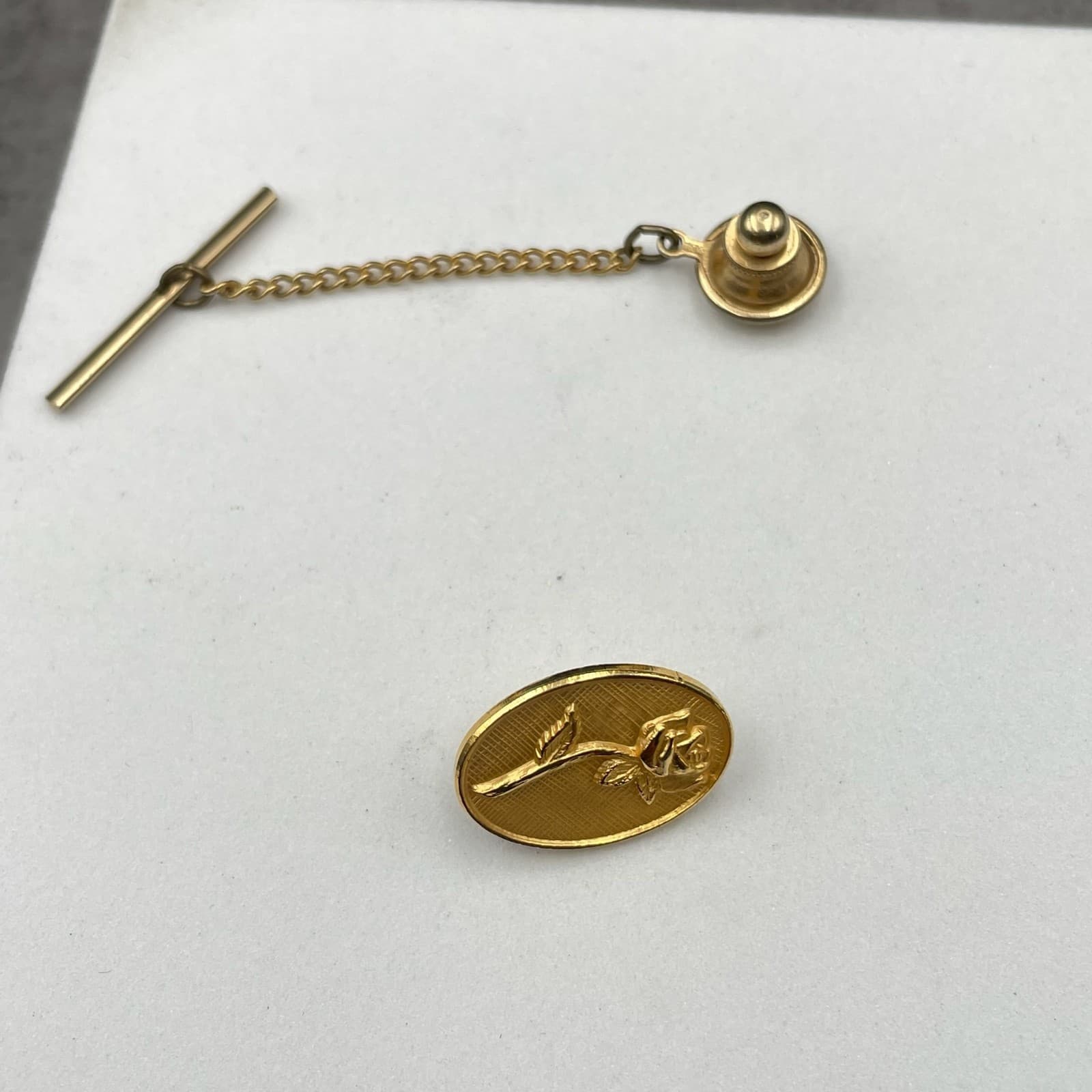 Vintage Rosemary Moore 1994-95 Classic Gold-Tone Rose T-Bar Curb Chain Tie Tack - Thumbnail 5
