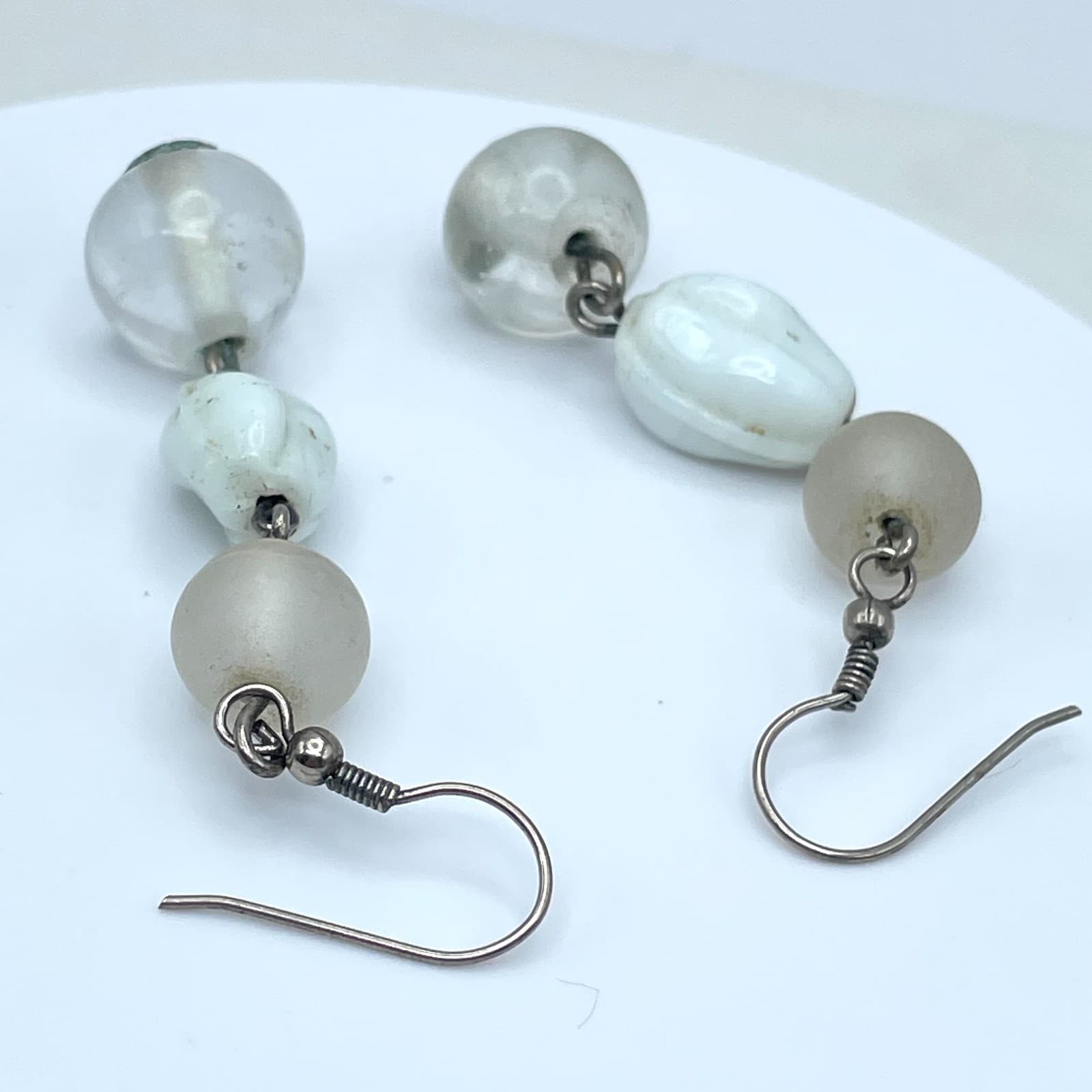 Vintage 90s White & Clear Glass Beaded Silver Tone Dangle Earrings Jewelry - Thumbnail 6