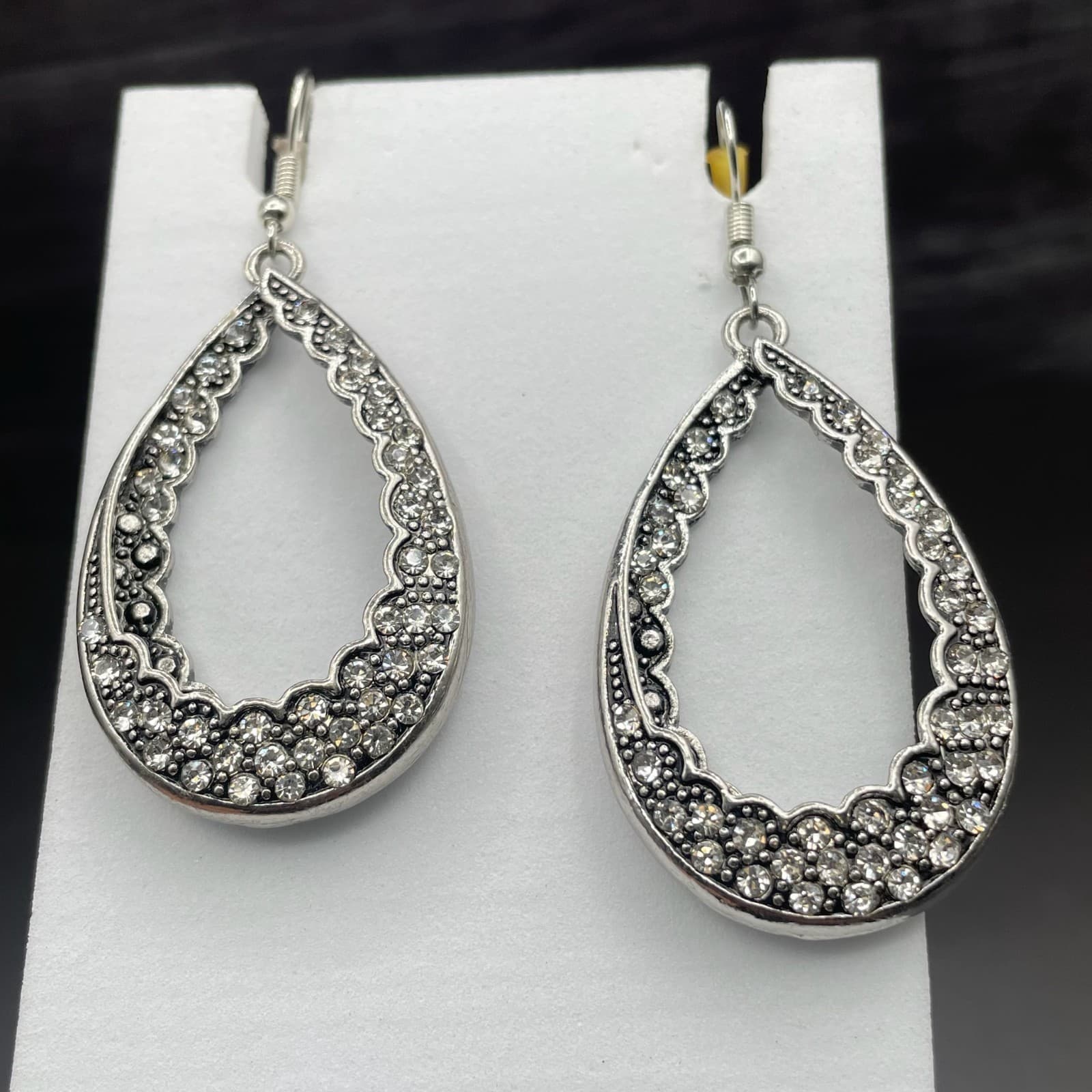 Silver Tone Rhinestone Teardrop Dangle Earrings Vintage Glam Style - Image 1