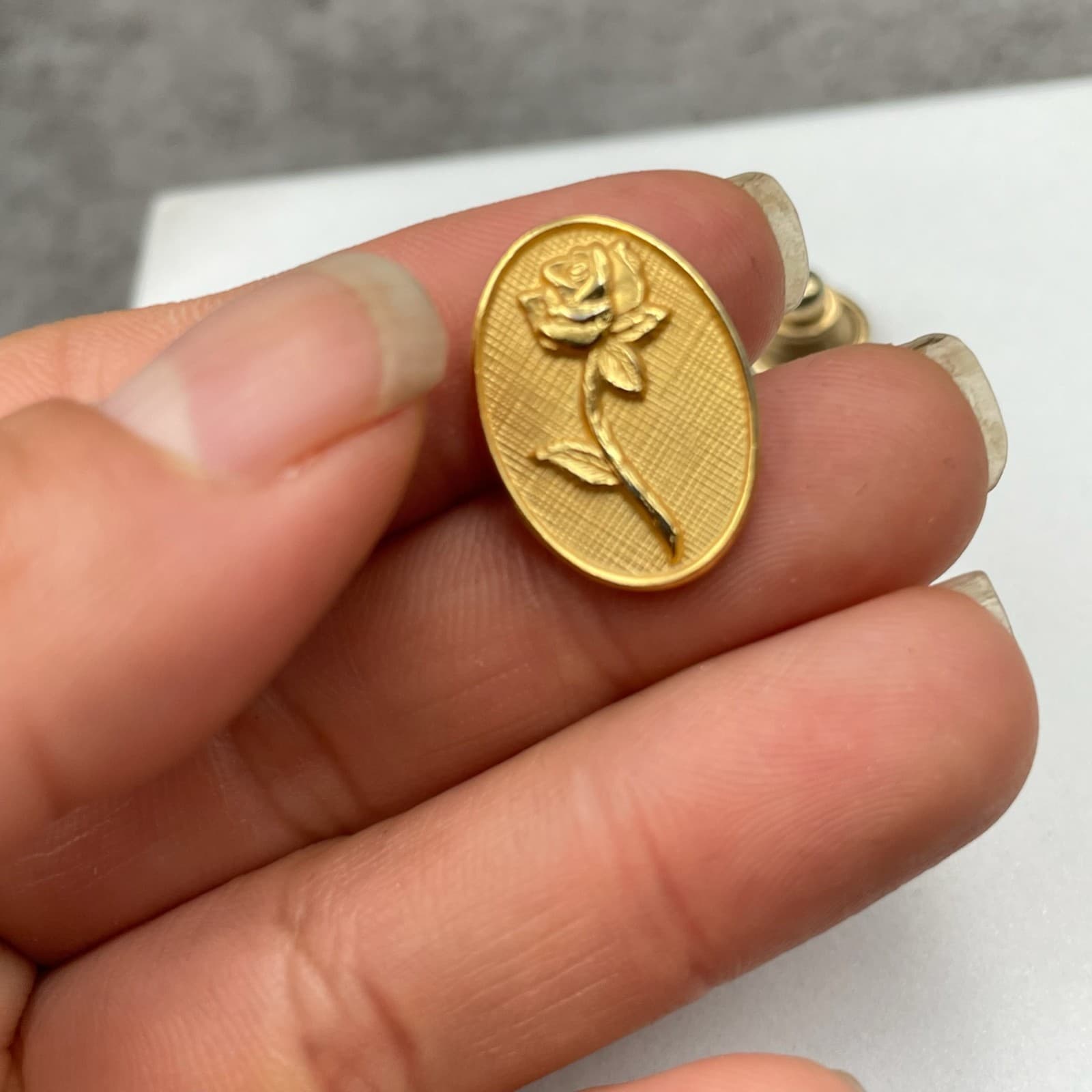 Vintage Rosemary Moore 1994-95 Classic Gold-Tone Rose T-Bar Curb Chain Tie Tack - Thumbnail 6