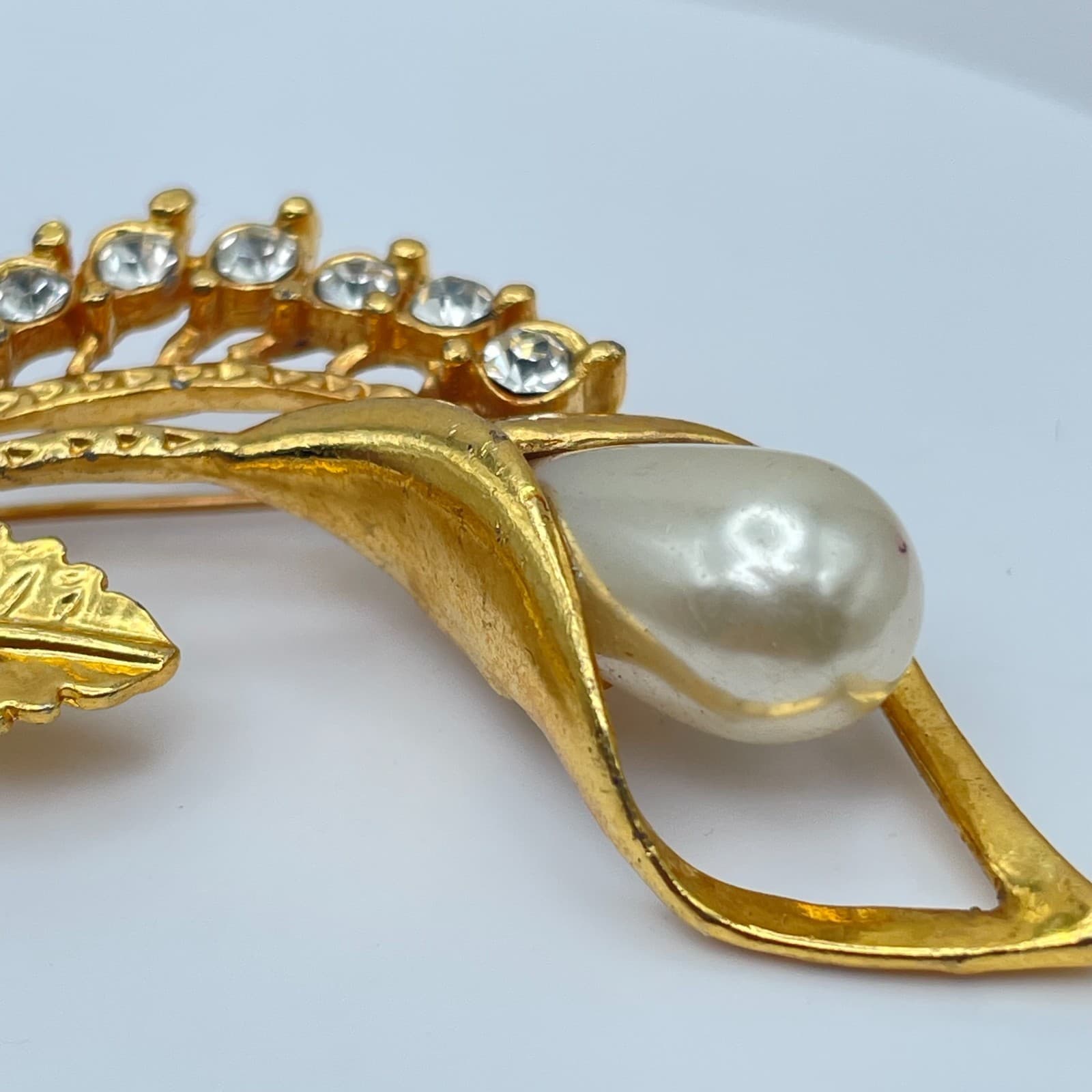 Vintage 90s Clear Rhinestone & Faux Pearl Calla Lily Gold Tone Brooch Pin - Thumbnail 2