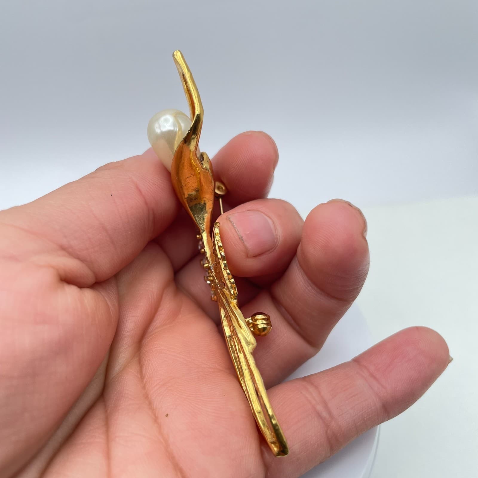 Vintage 90s Clear Rhinestone & Faux Pearl Calla Lily Gold Tone Brooch Pin - Thumbnail 8